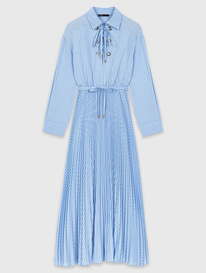 Vestido largo plisado con ojales