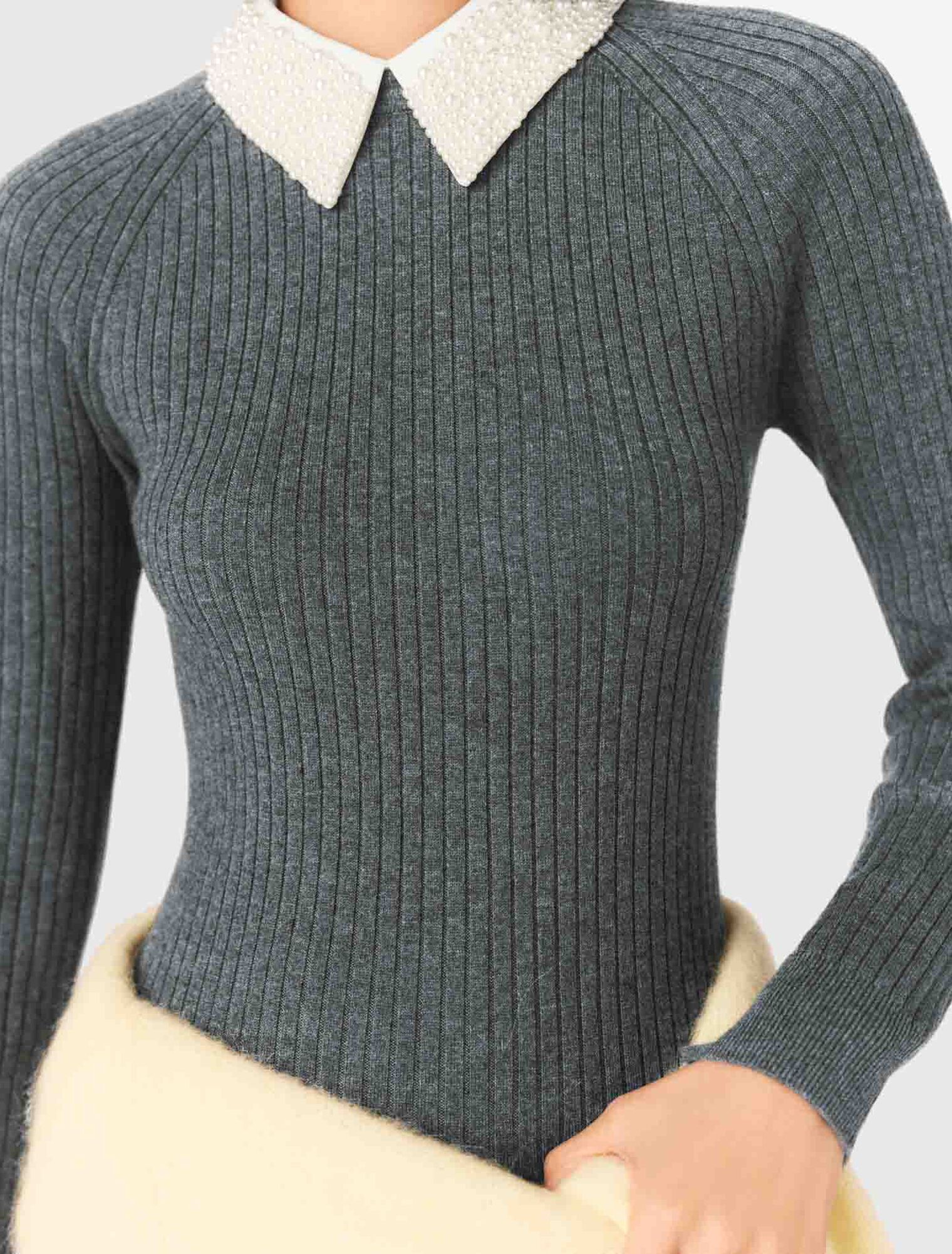 Vestido corto punto cuello perlado