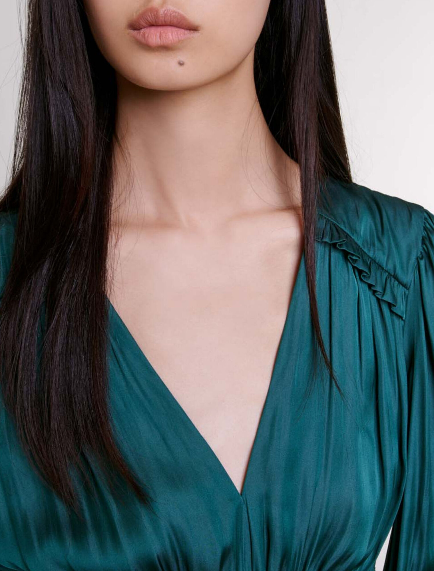 Vestido corto de raso