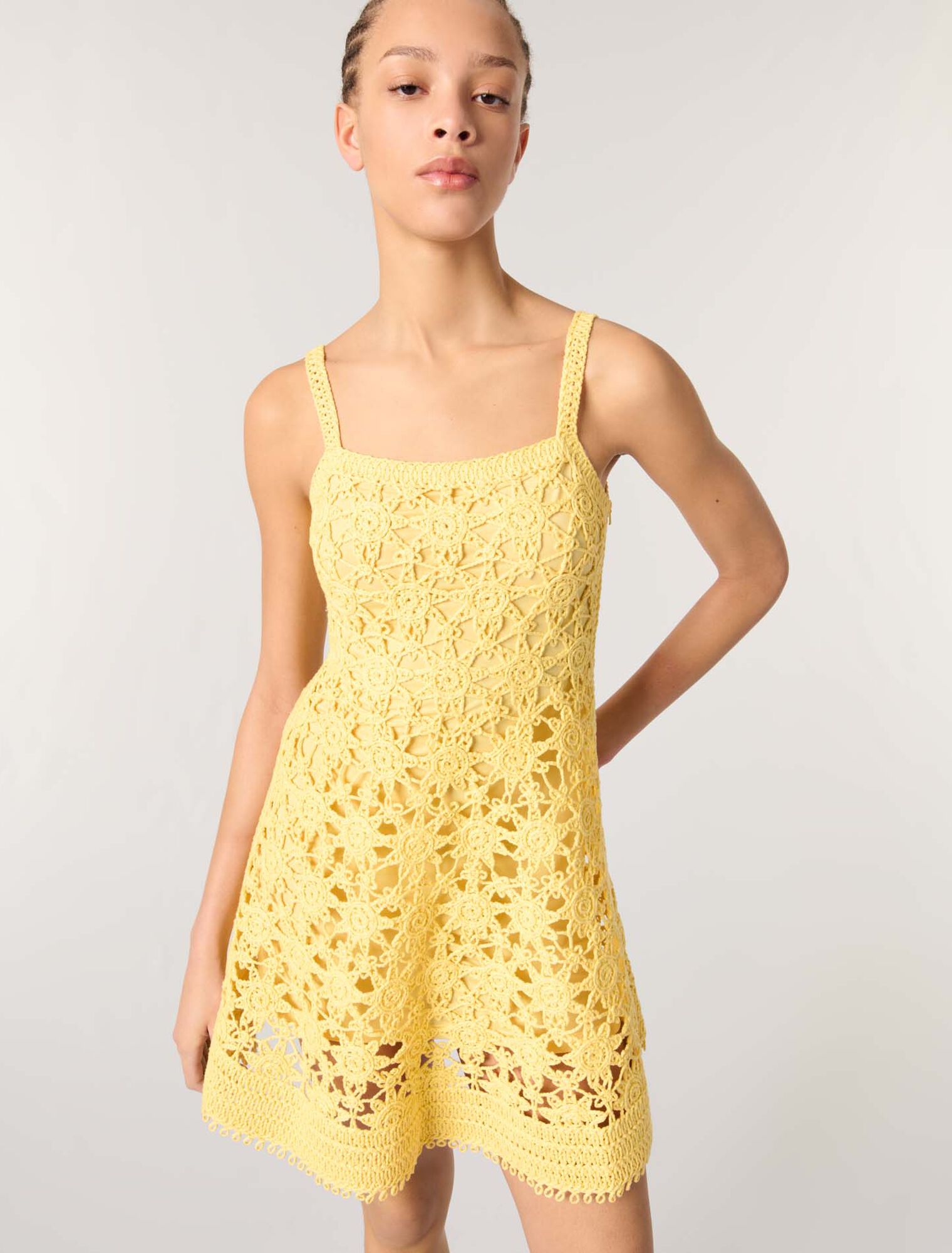 Vestido corto de tirantes de croché