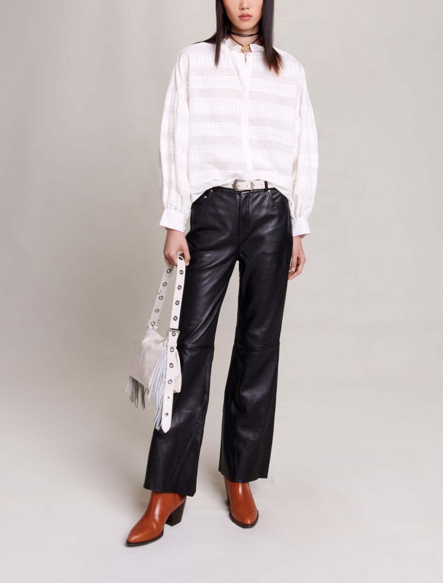 Camisa bordada con volantes