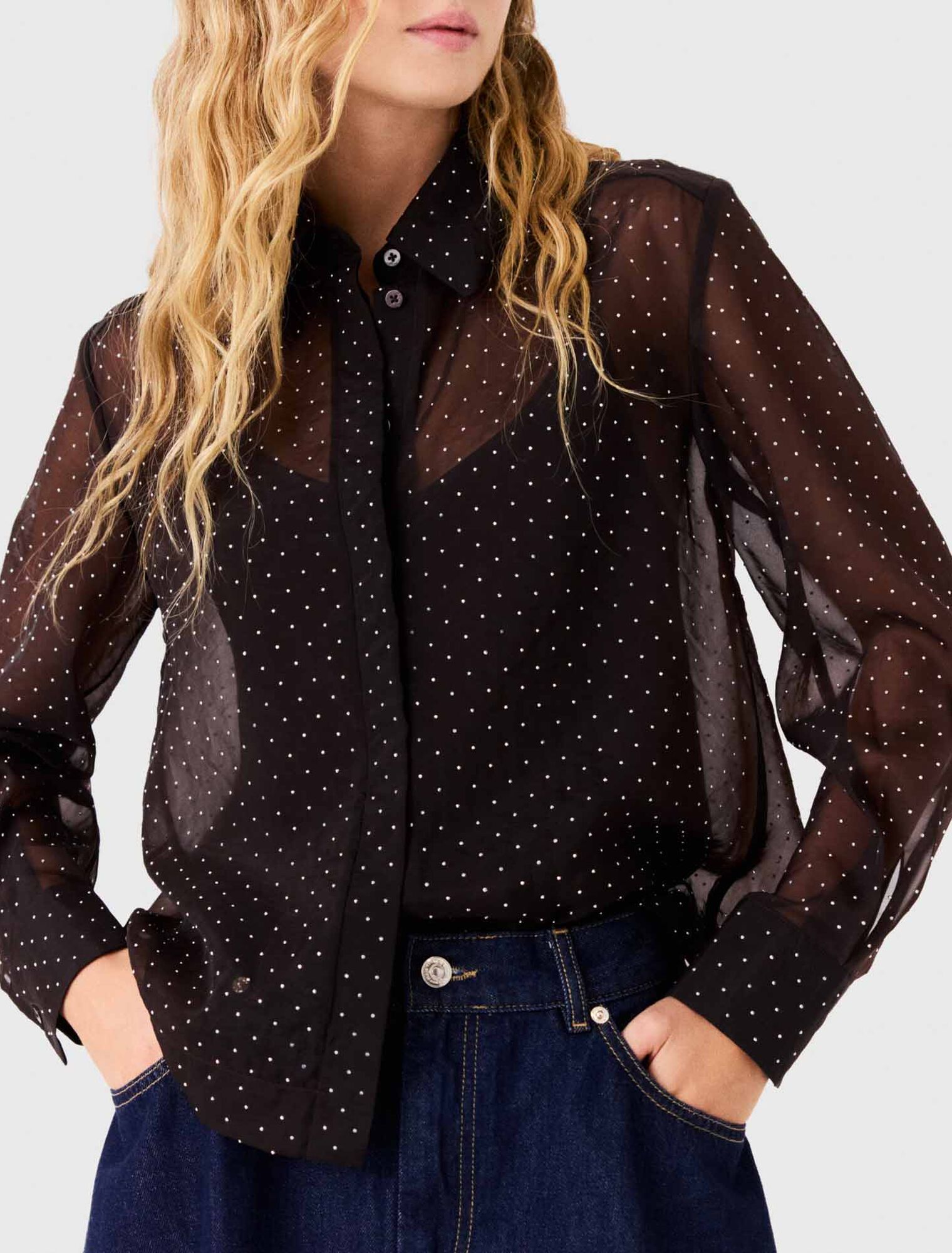 Camisa con pedrer&iacute;a