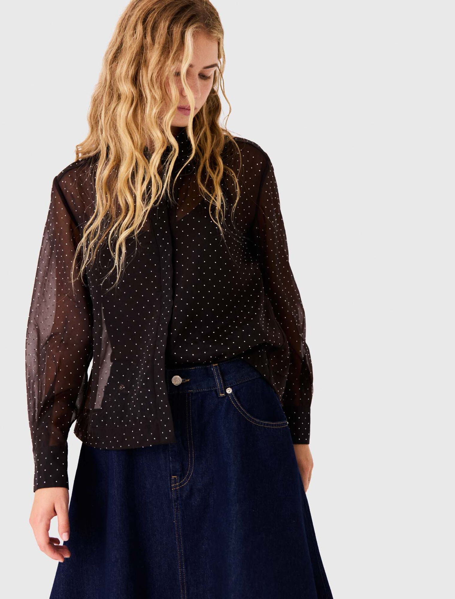 Camisa con pedrer&iacute;a