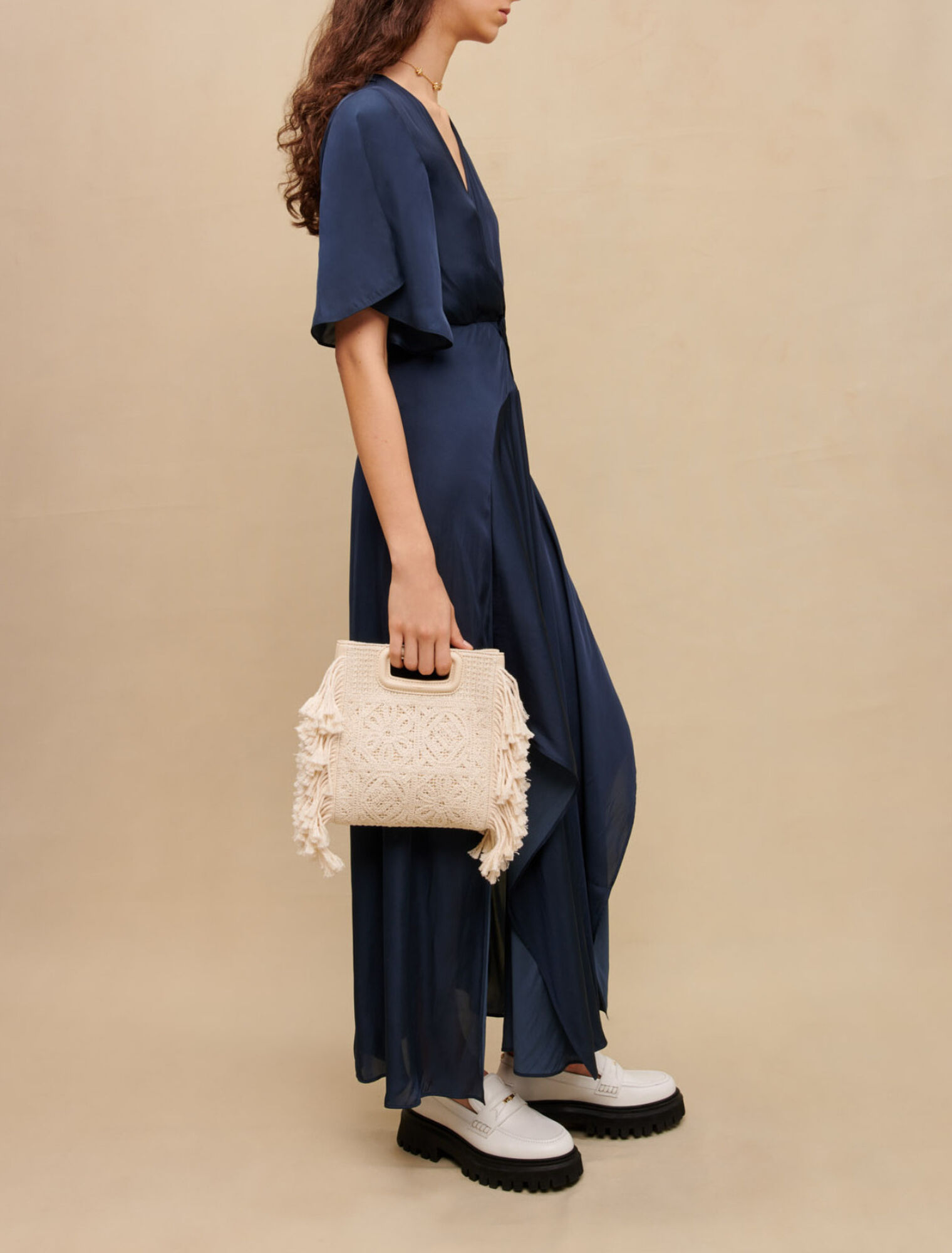 Vestido pañuelo de raso fluido