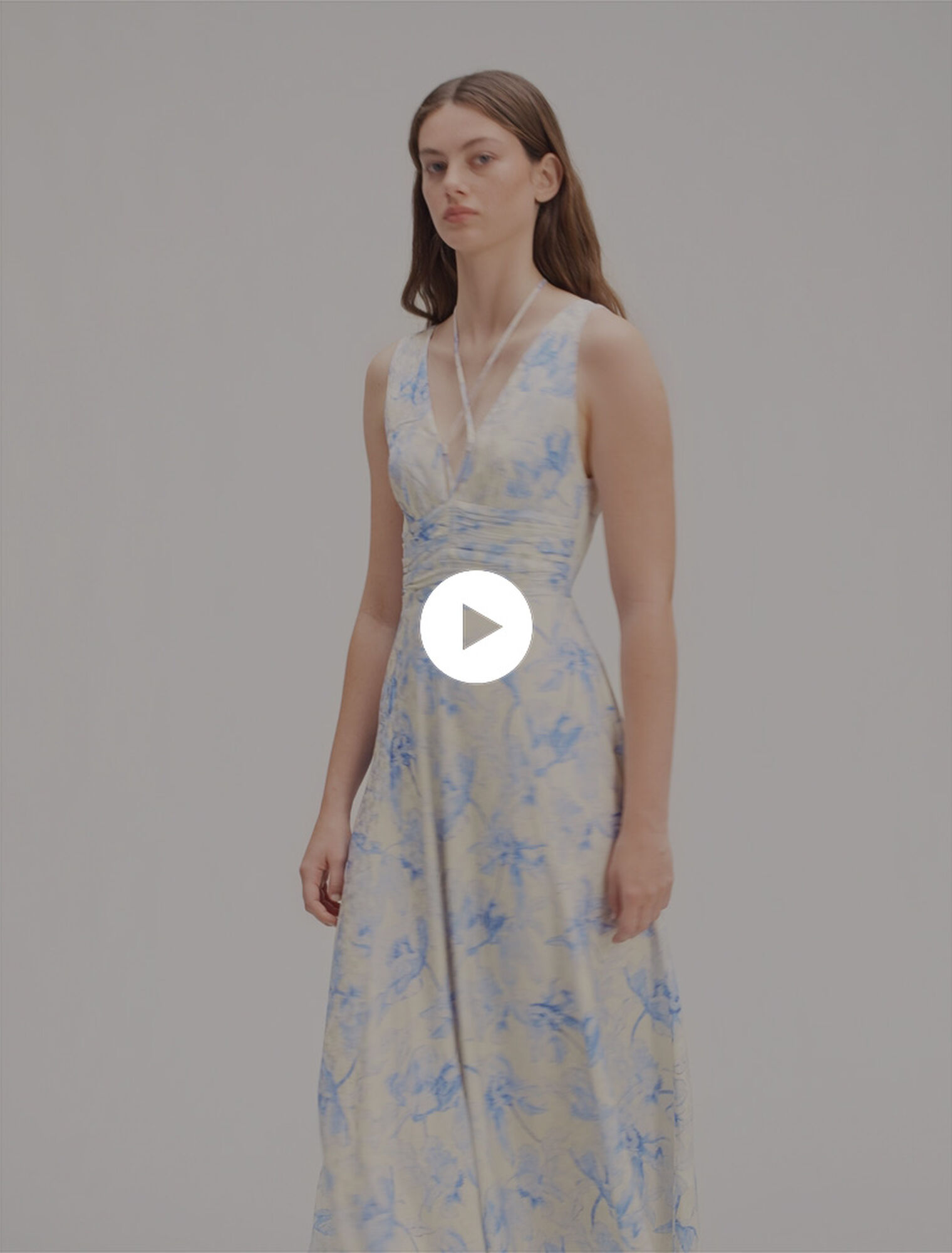 Vestido largo estampado con tiras