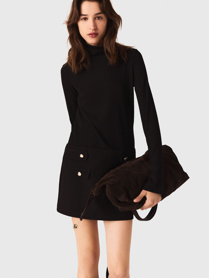 Vestido corto con cuello alto