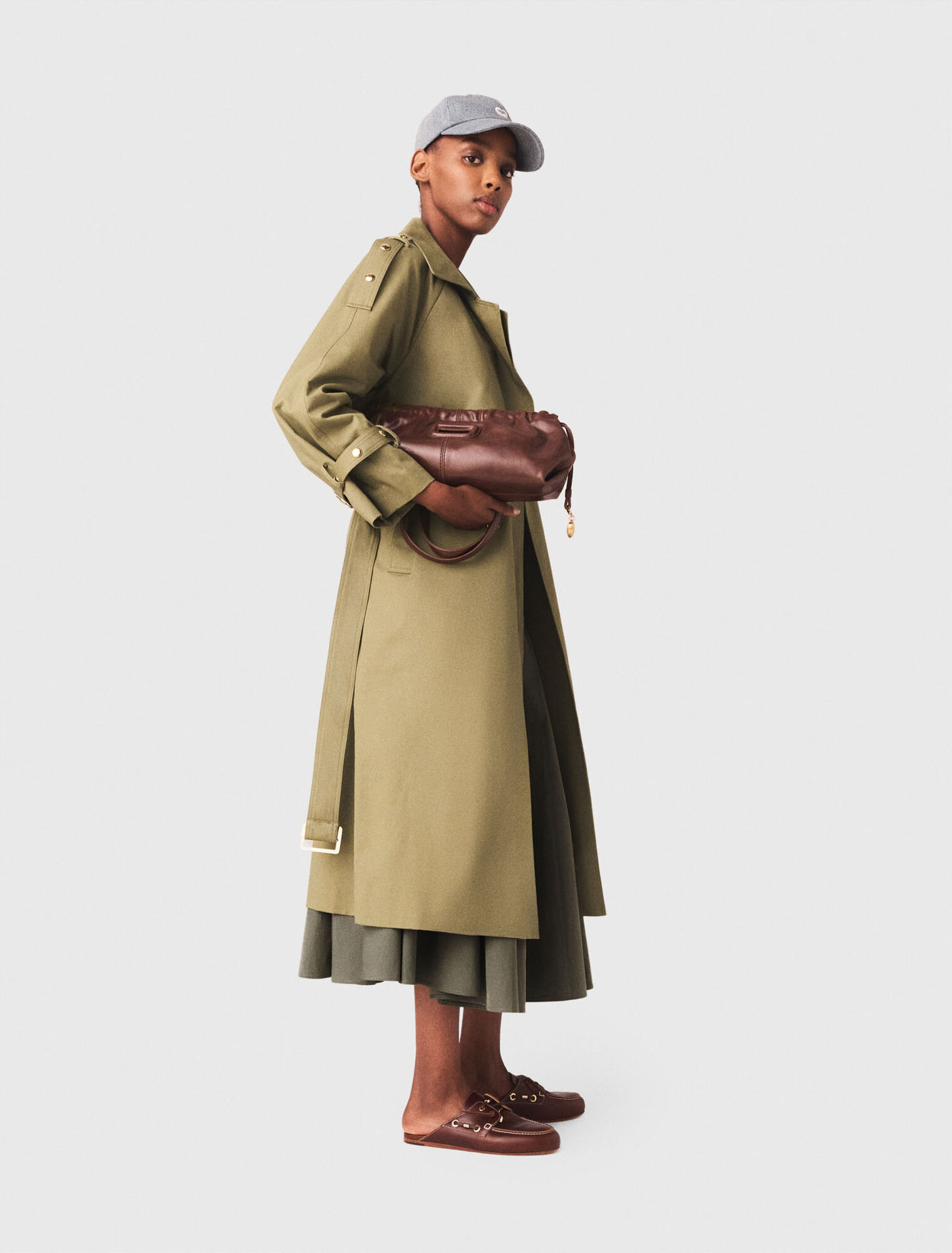 Trench clavos y cuello desmontable