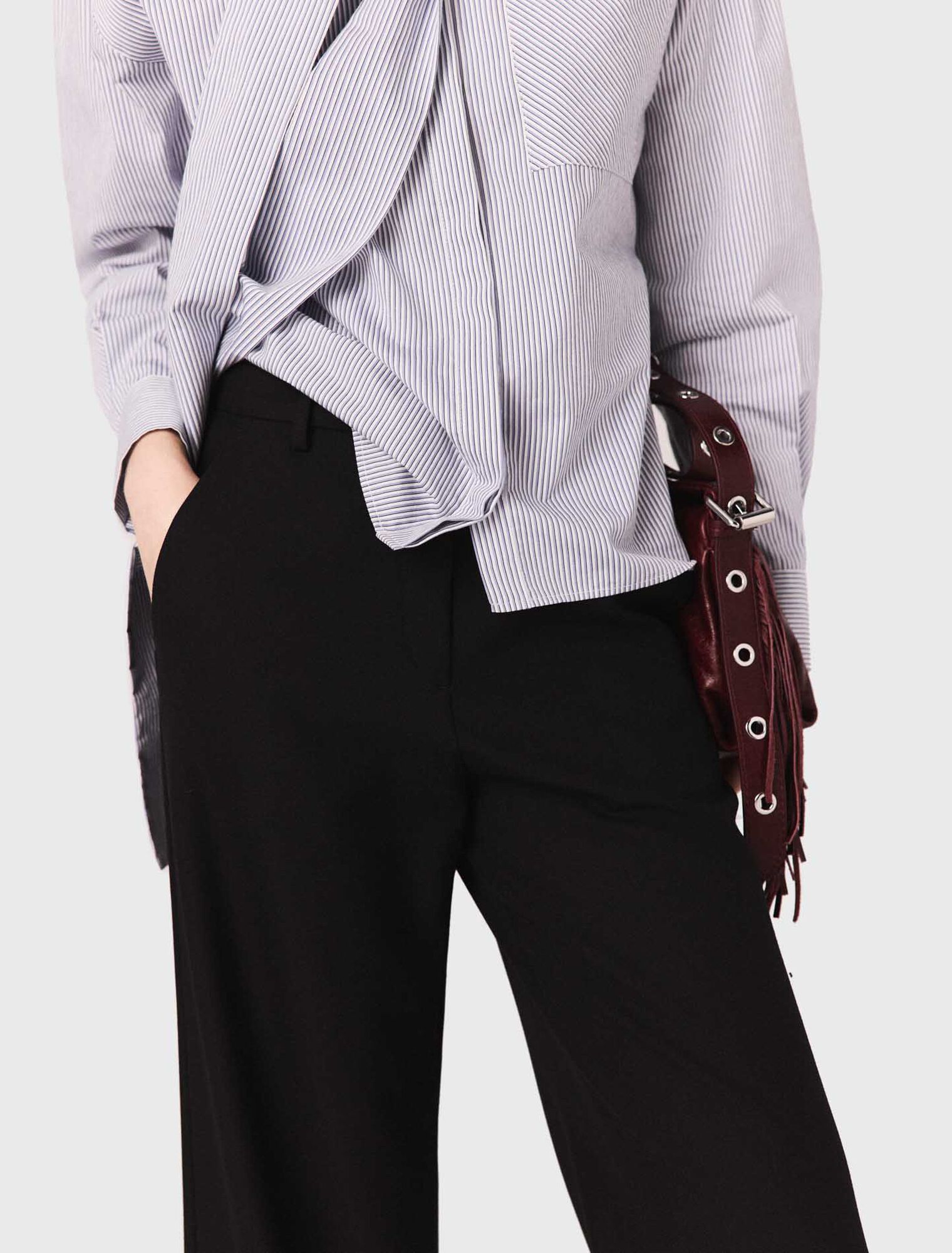 Pantalón acampanado