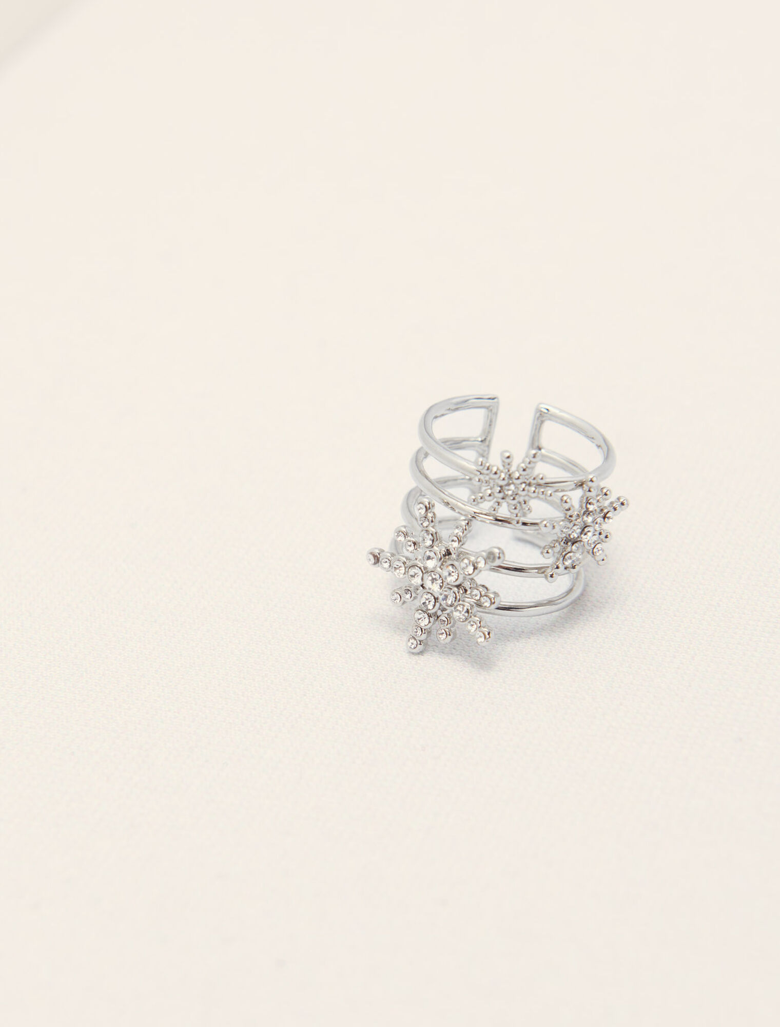Anillo de bandas con estrellas de estrás