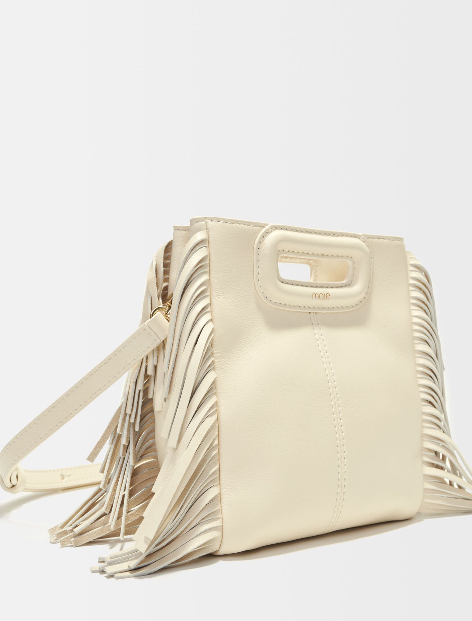 Bolso de piel con cadena