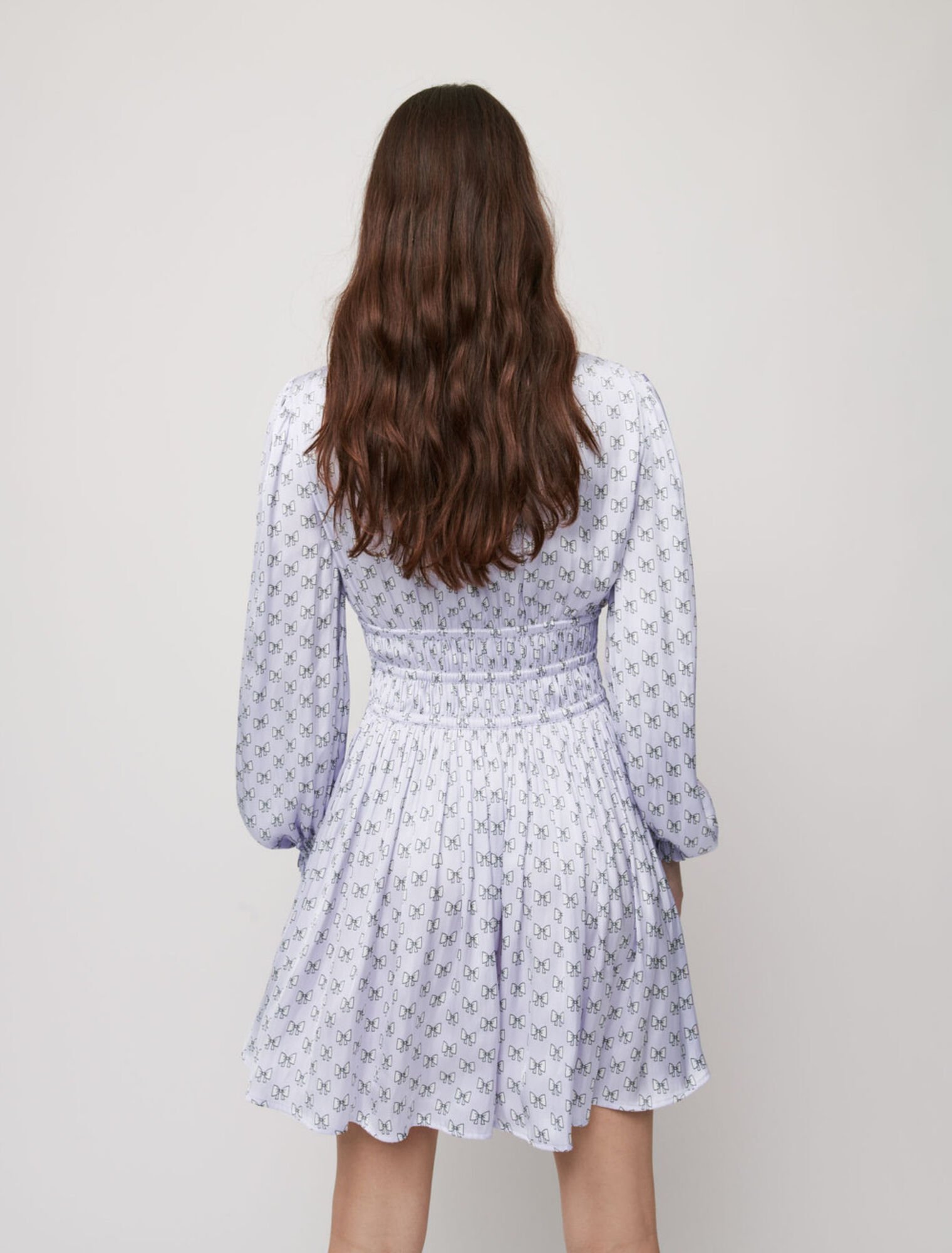 Vestido de raso con volantes