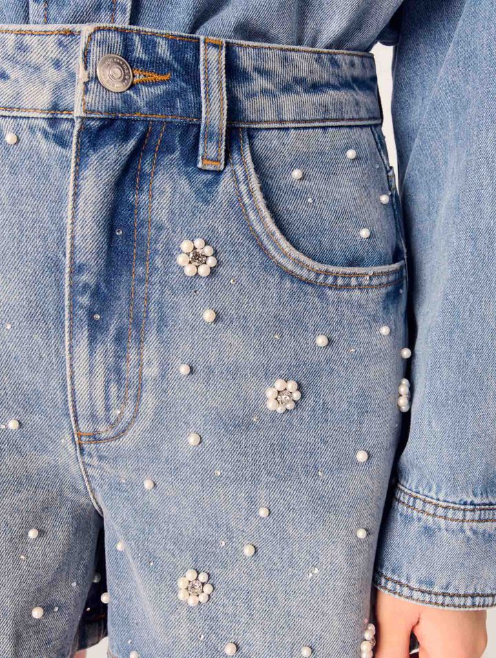 Short vaquero con perlas bordadas