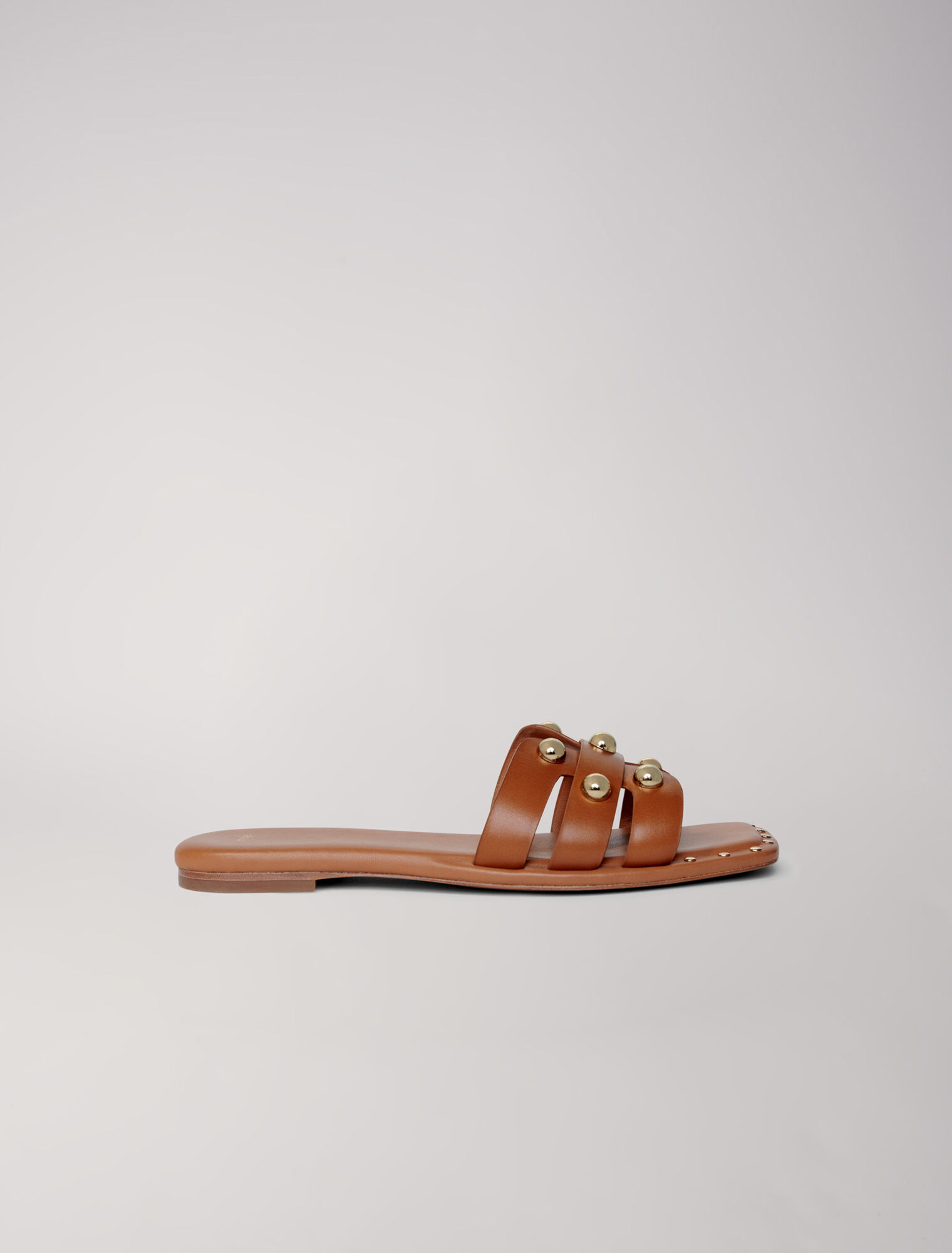 Mules de piel con tachuelas