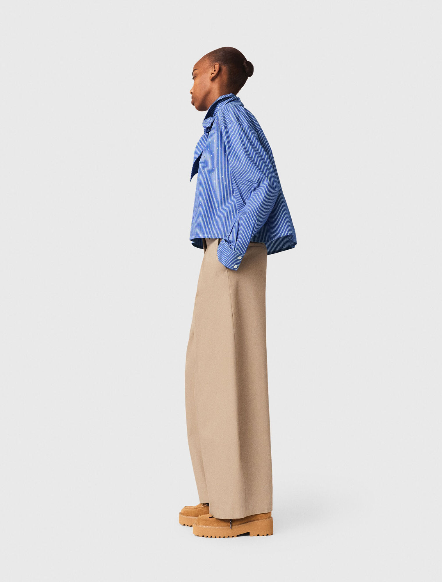 Camisa con pa&ntilde;uelo desmontable