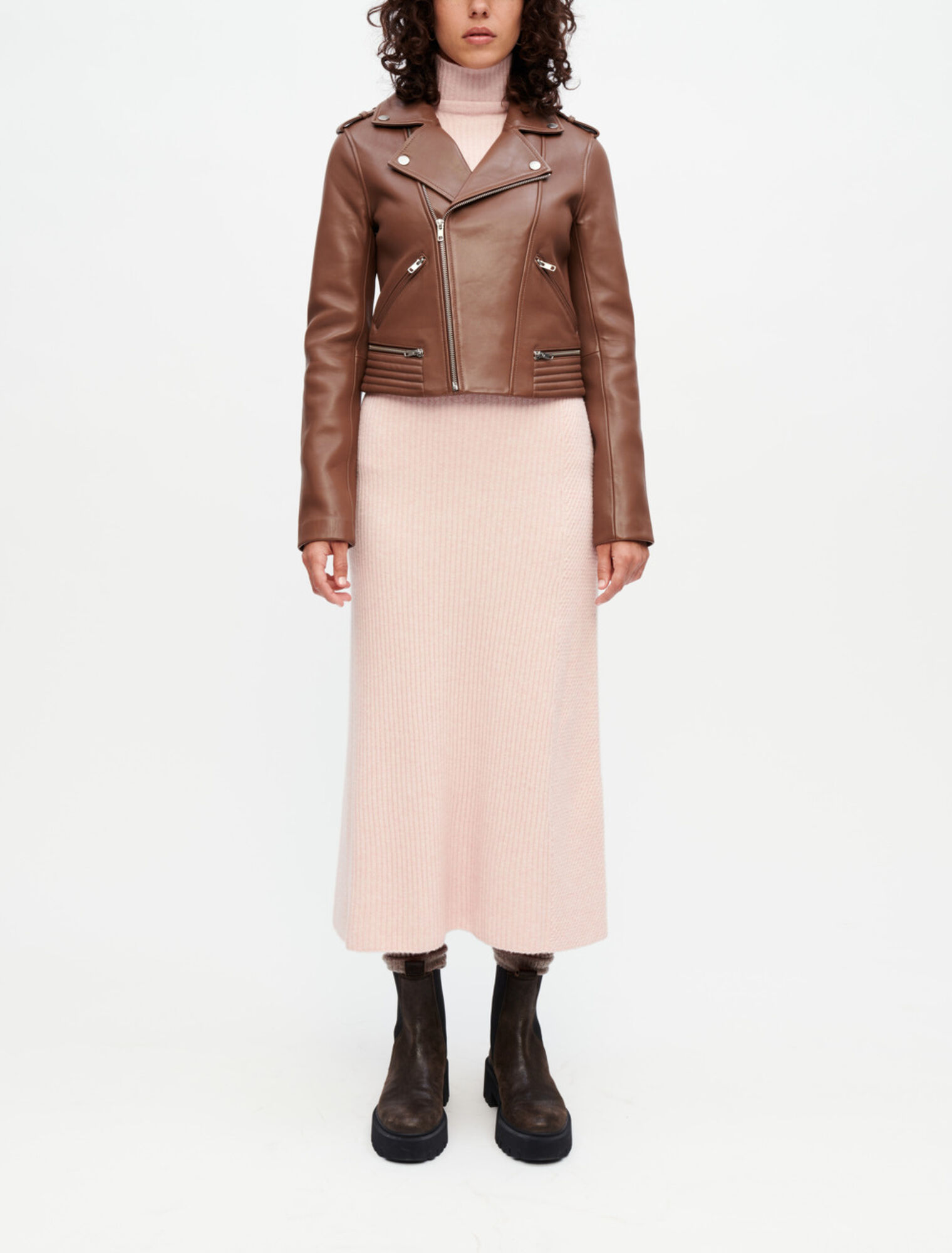 Cazadora estilo motero en piel camel