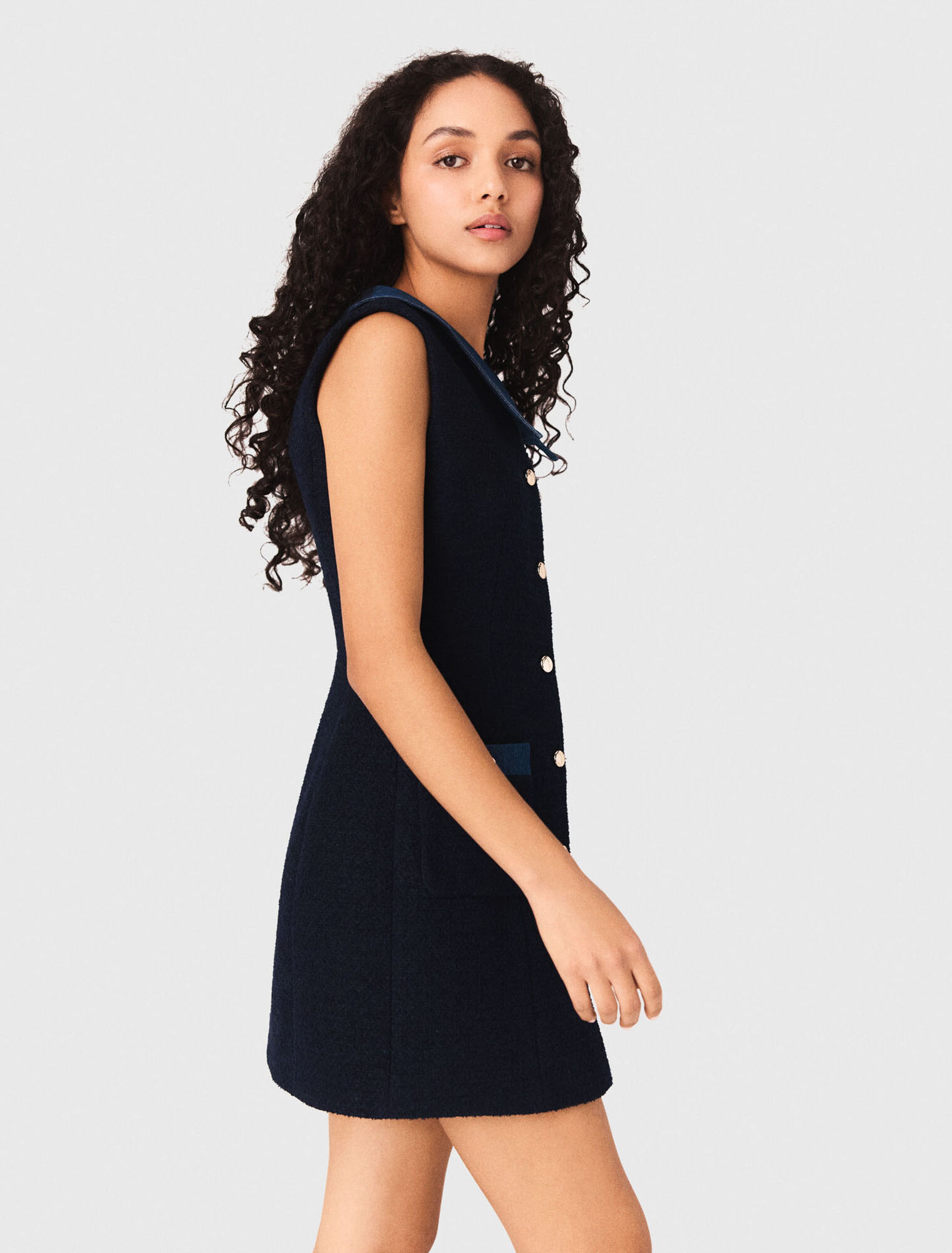 Vestido de tweed y detalles denim