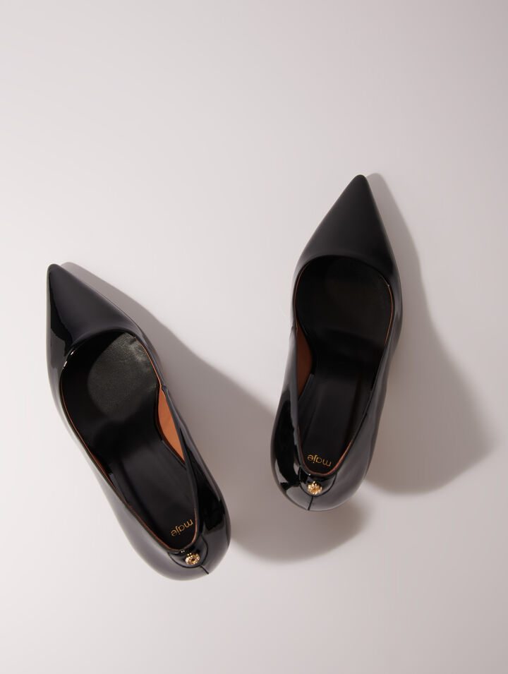 Tacones de punta fina de cuero