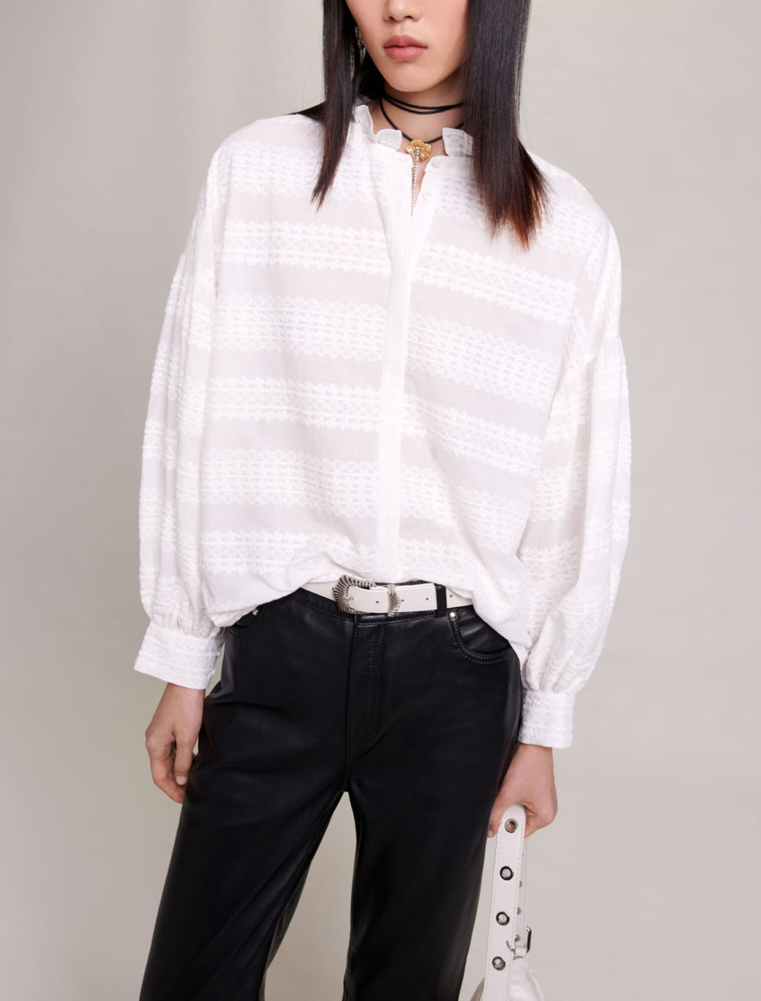 Camisa bordada con volantes
