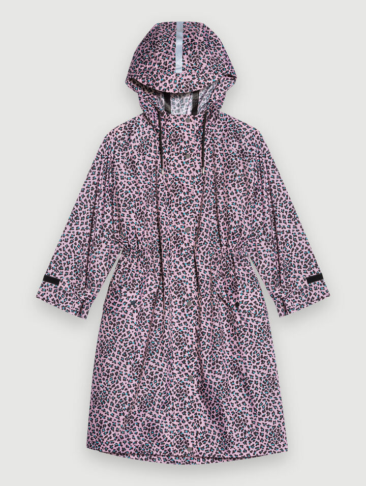 Abrigo hidrófugo con estampado leopardo