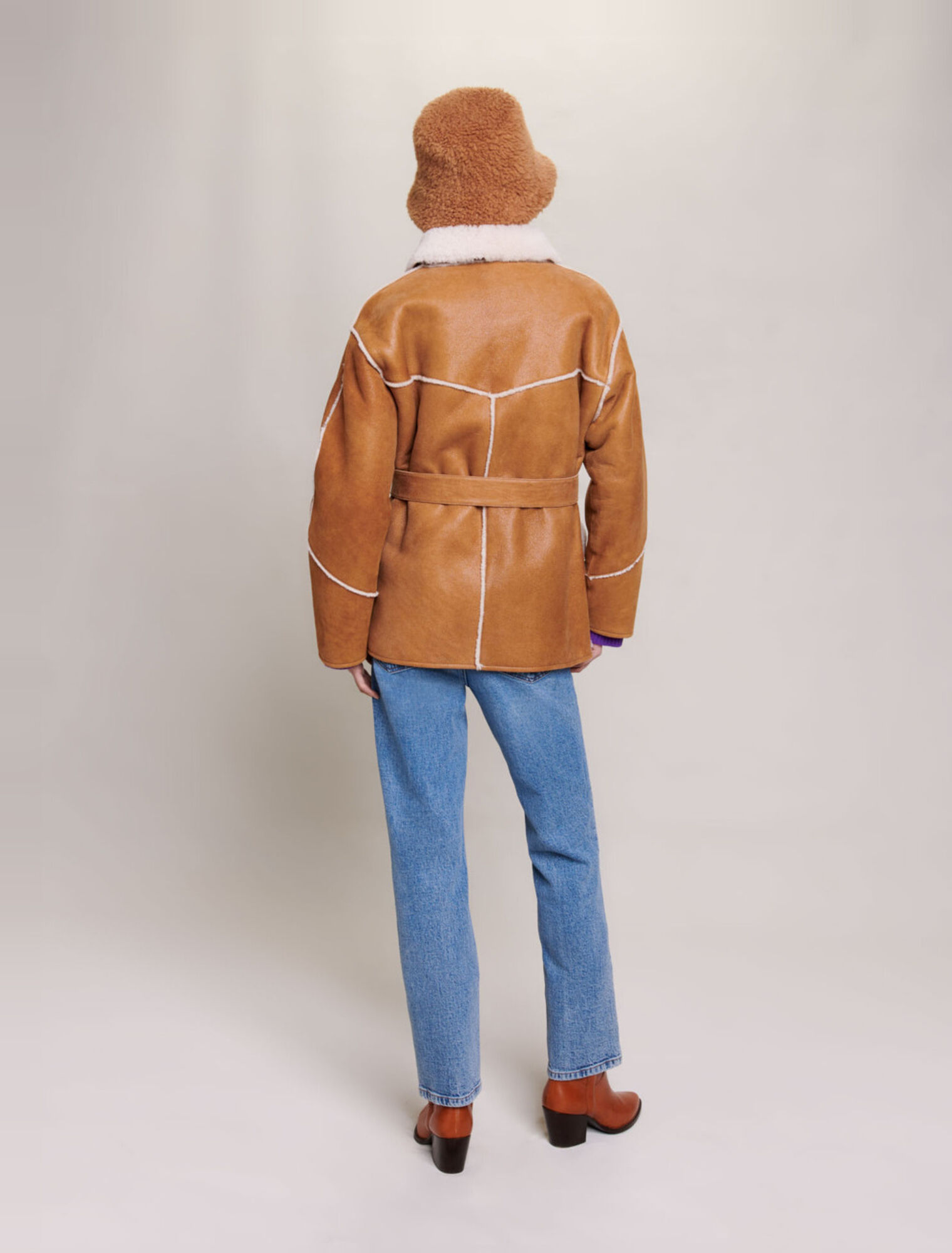 Abrigo corto de borreguillo