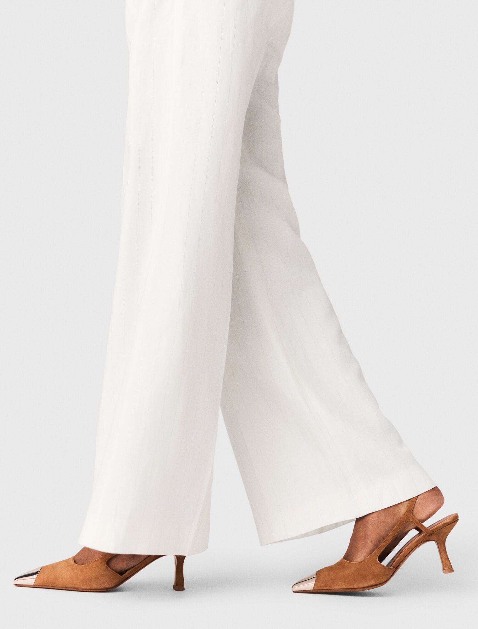 Zapatos de ante con punta met&aacute;lica