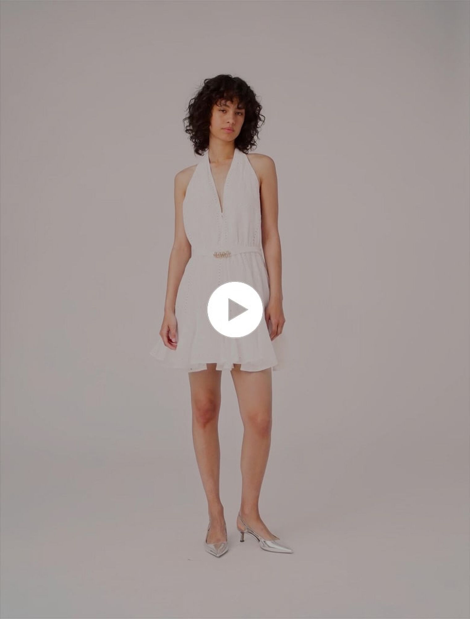 Vestido corto bordado espalda