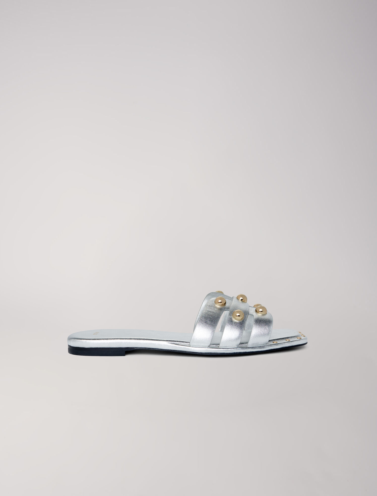 Mules de piel con tachuelas