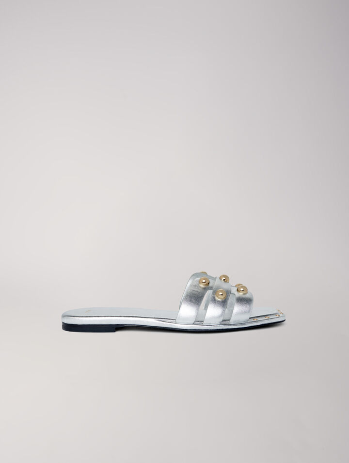 Mules de piel con tachuelas