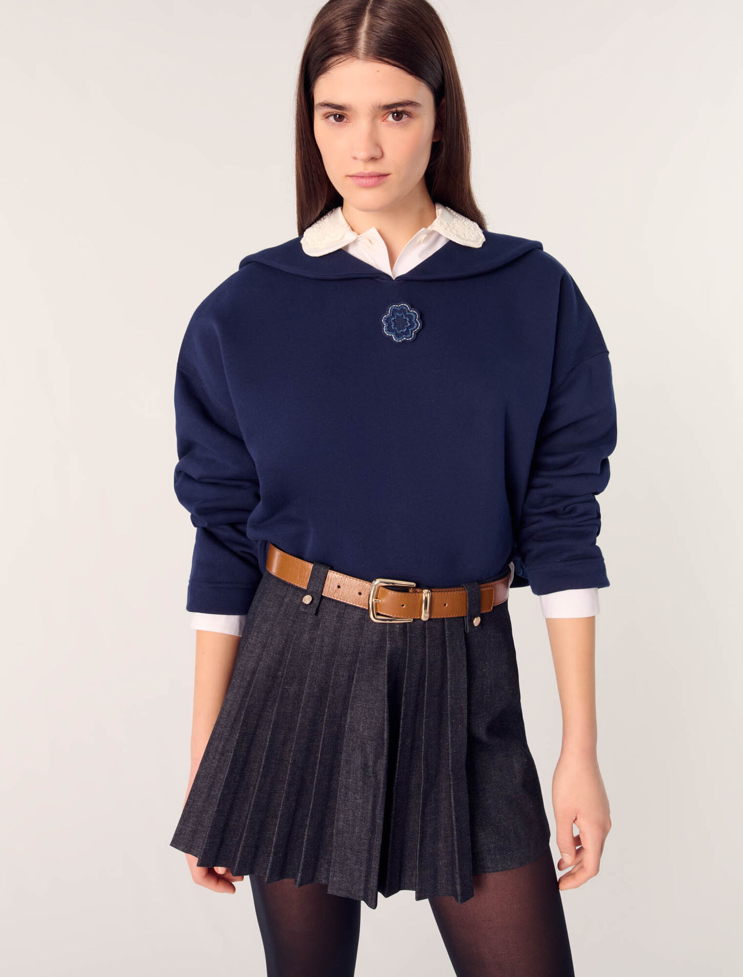 Sudadera corta con bordado