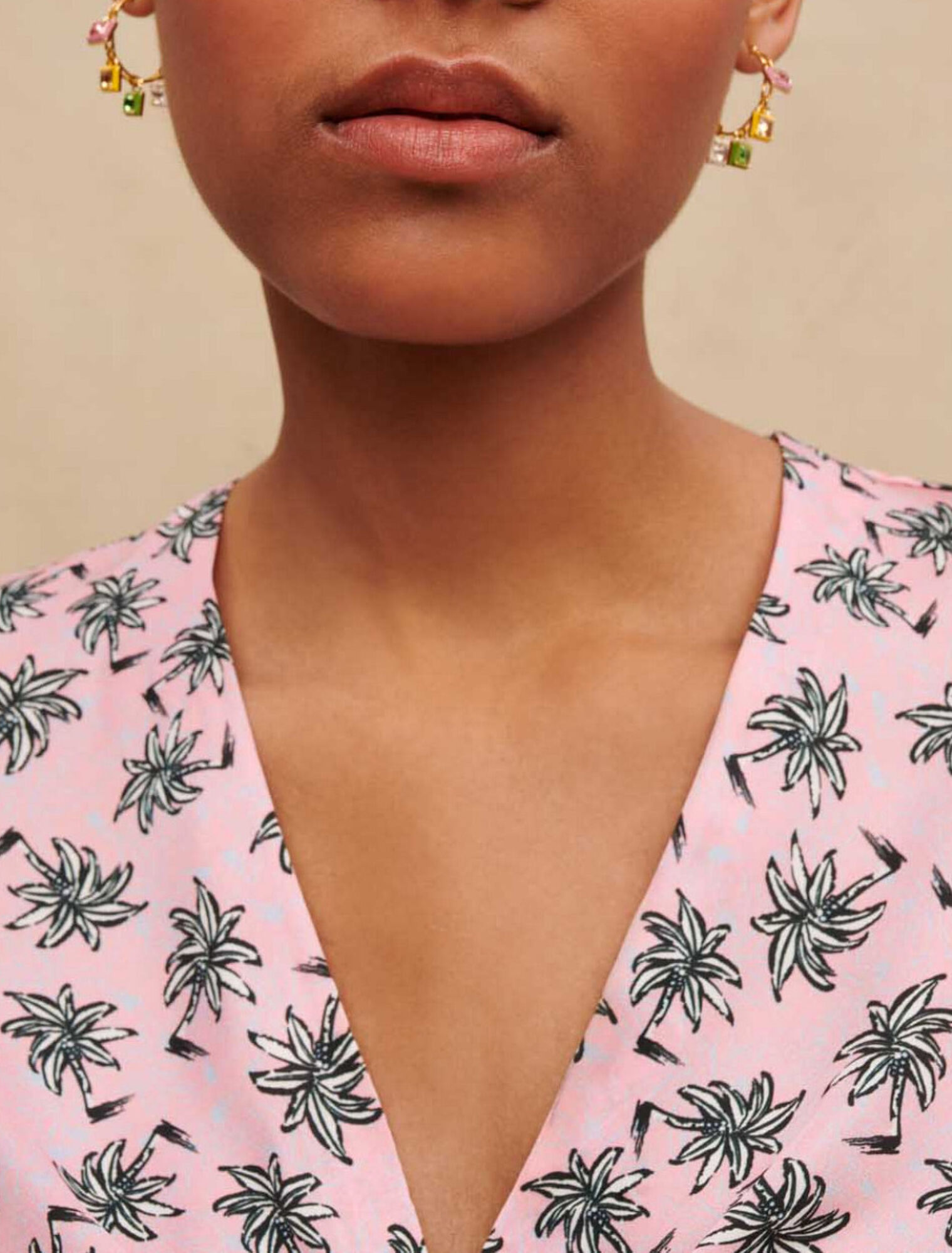 Top estampado de palmeras