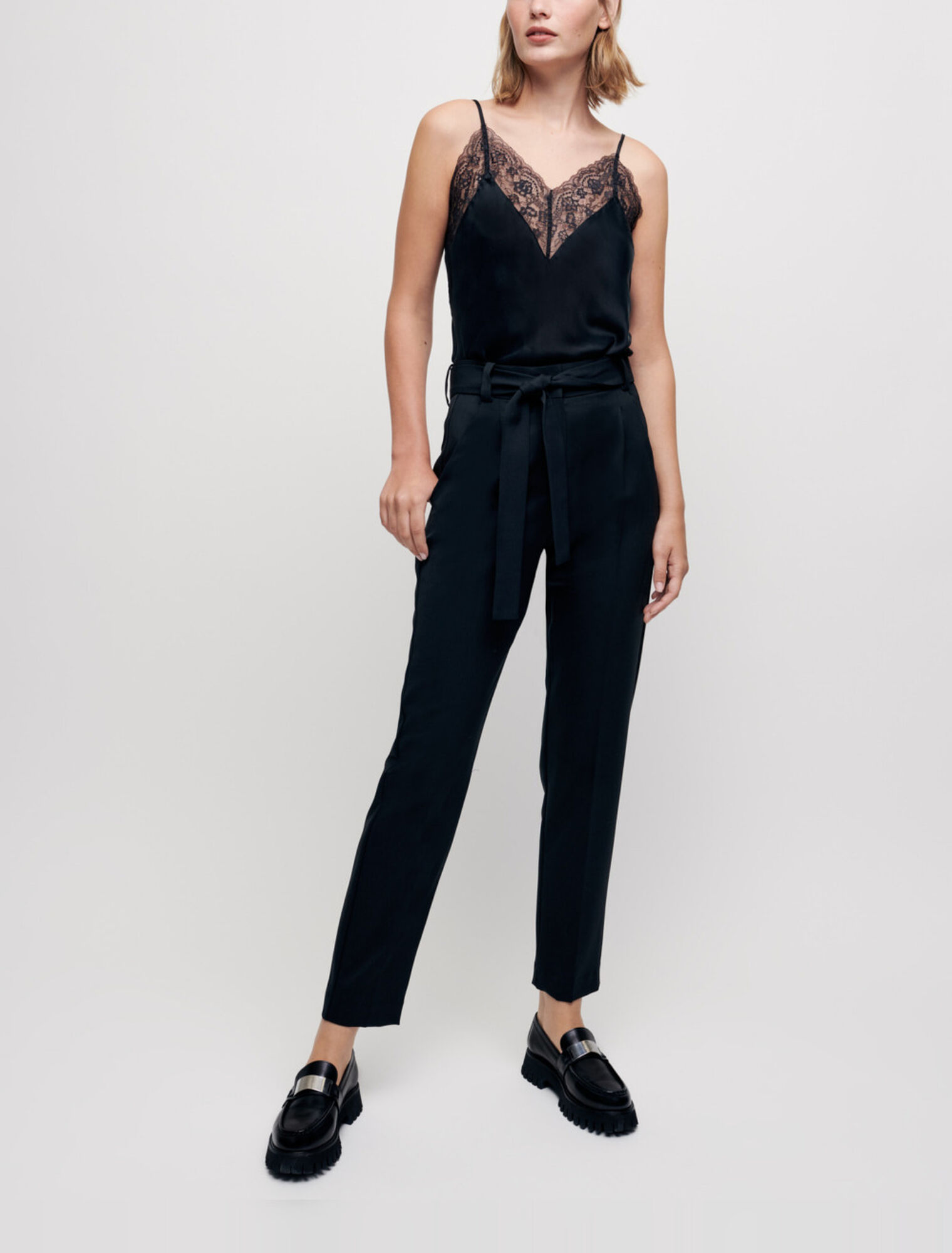 Pantalón de talle alto con cinturón