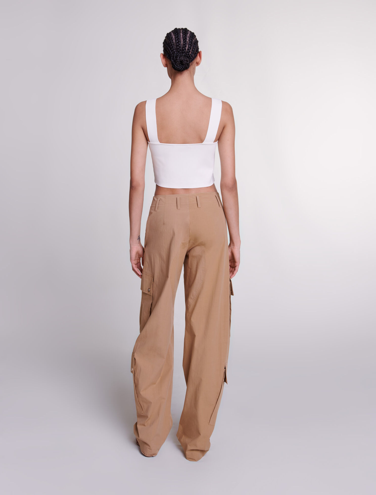 Pantalón cargo con bolsillos