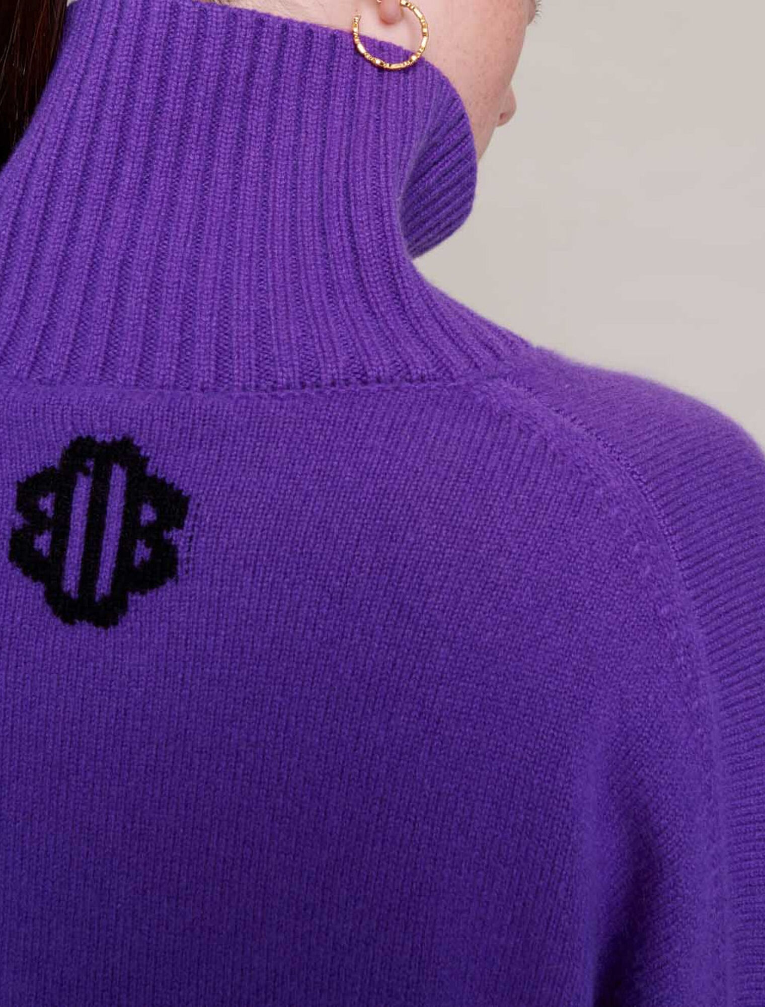 Jersey de cachemira con cuello alto
