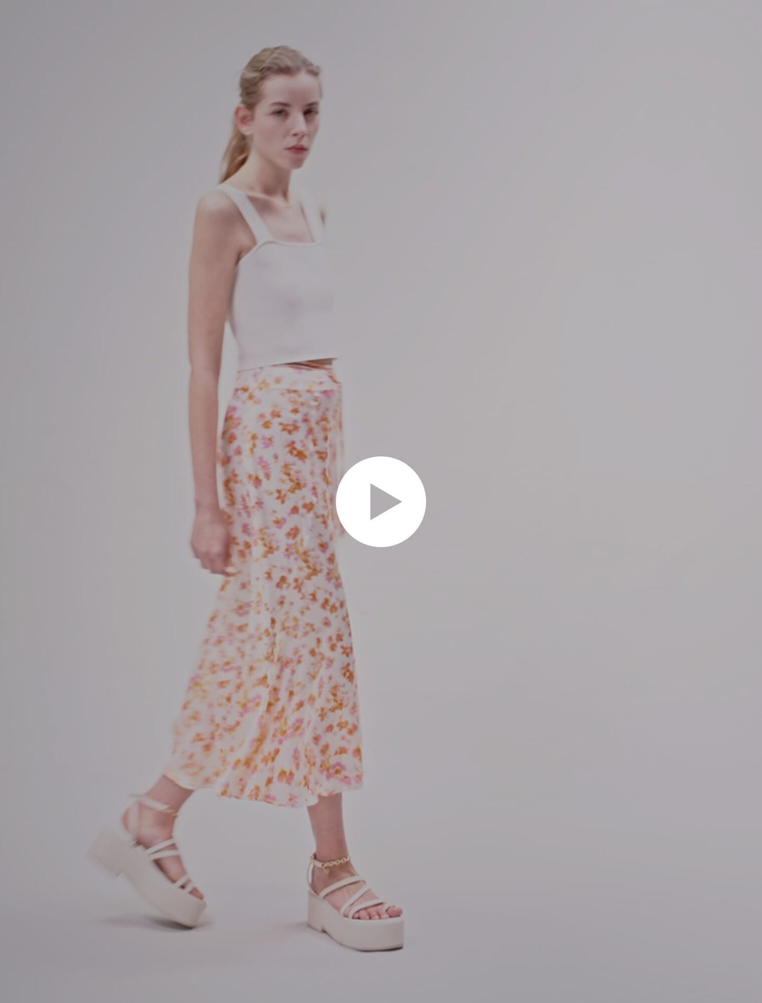 Falda satinada con estampado floral