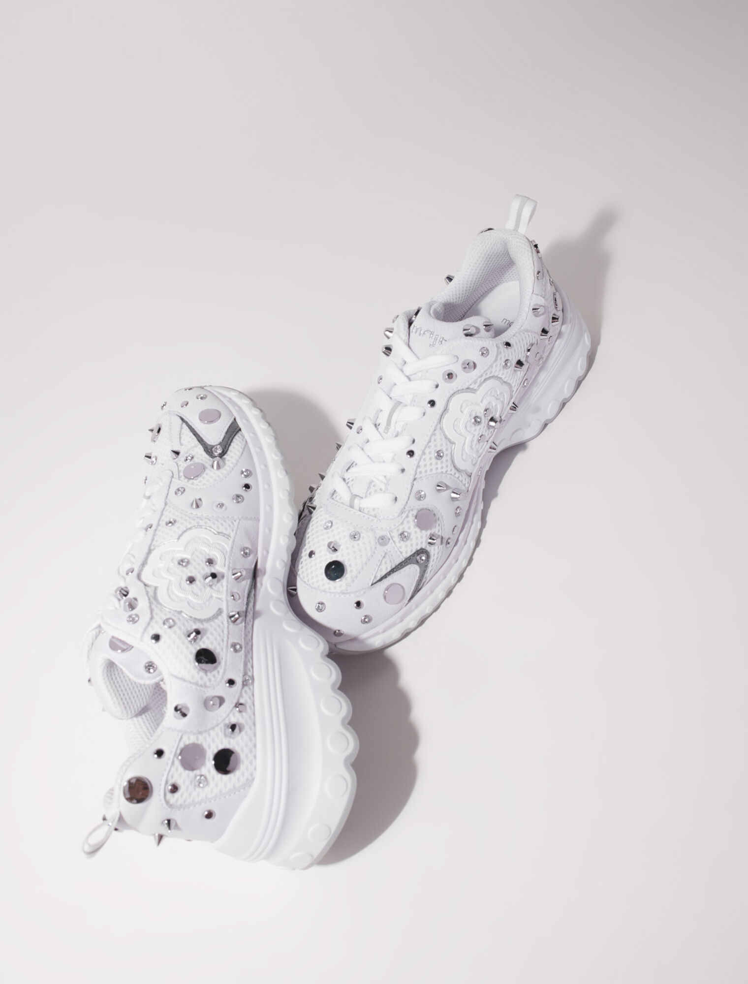 Zapatillas M tachuelas