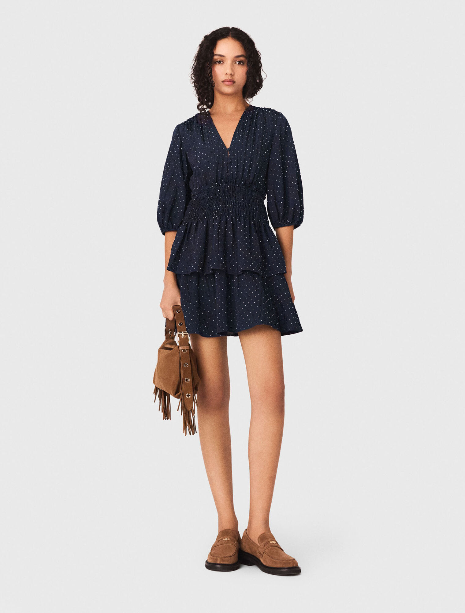 Vestido con volantes y pedrer&iacute;a