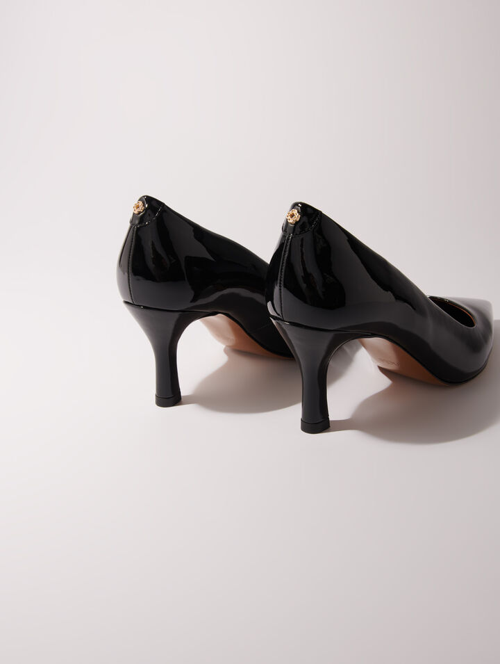 Tacones de punta fina de cuero