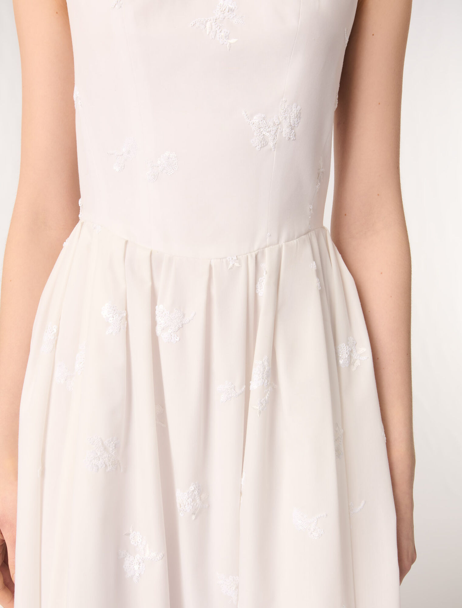 Vestido midi de algodón bordado