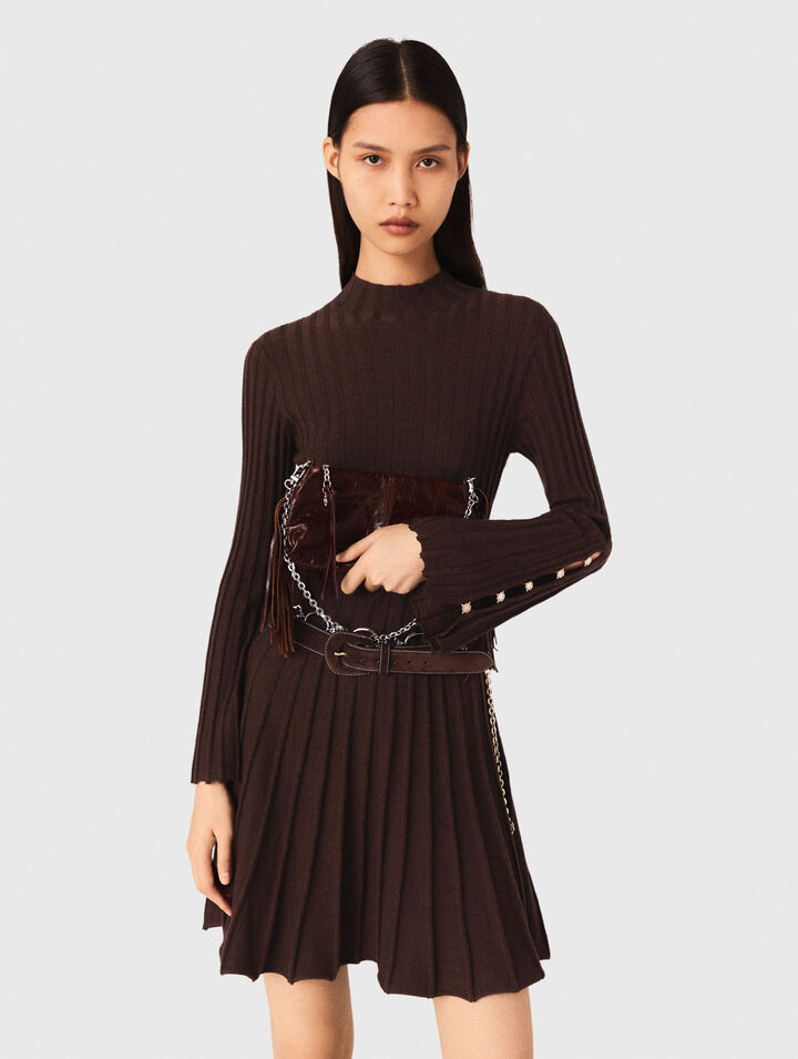 Vestido corto patinador con cuello alto