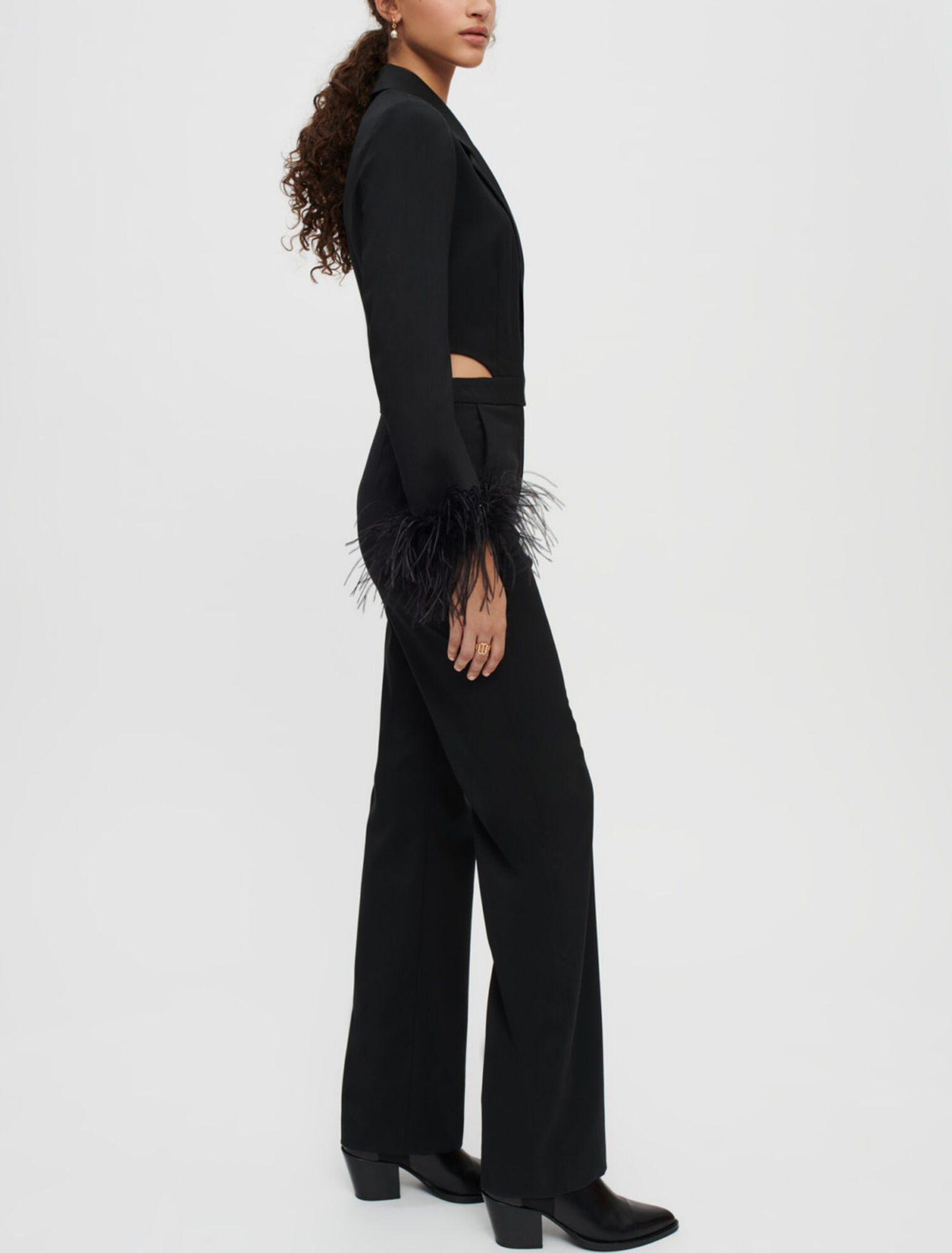 Mono pantalón de plumas negras