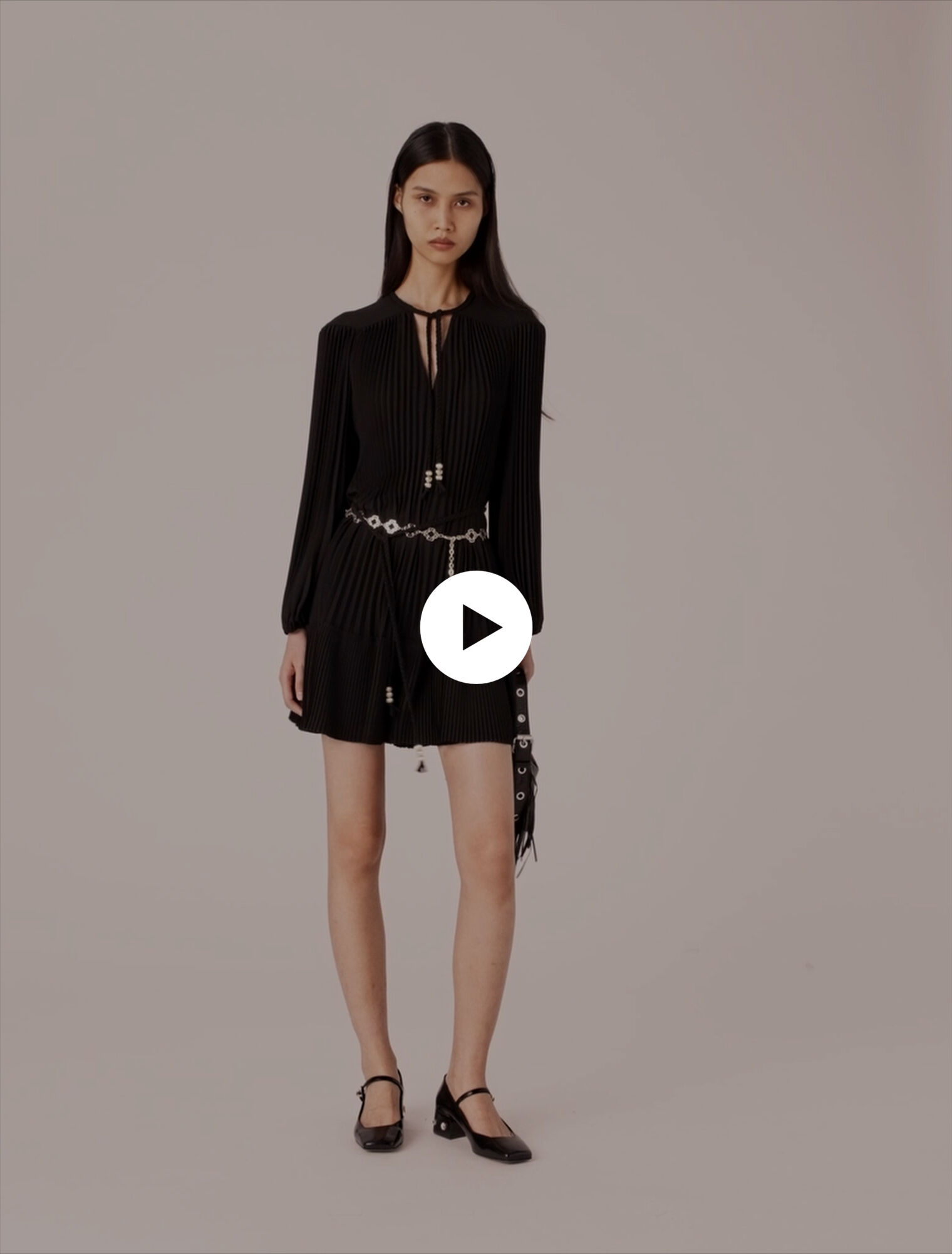 Vestido corto plisado