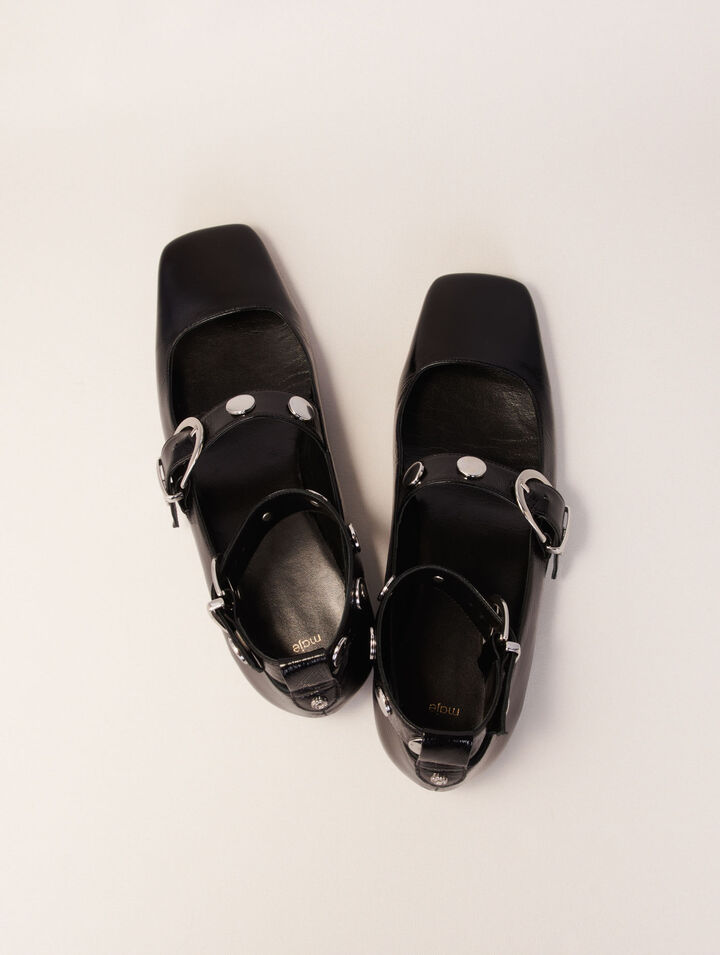 Babies de cuero con tachuelas