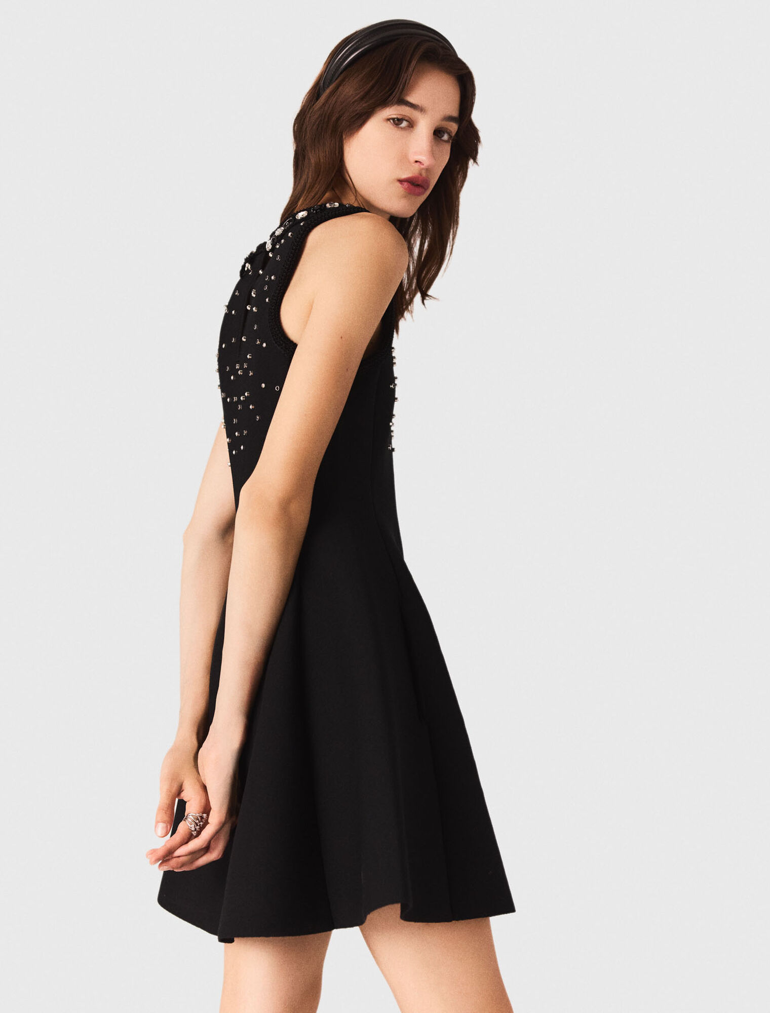 Vestido skater y detalles joya