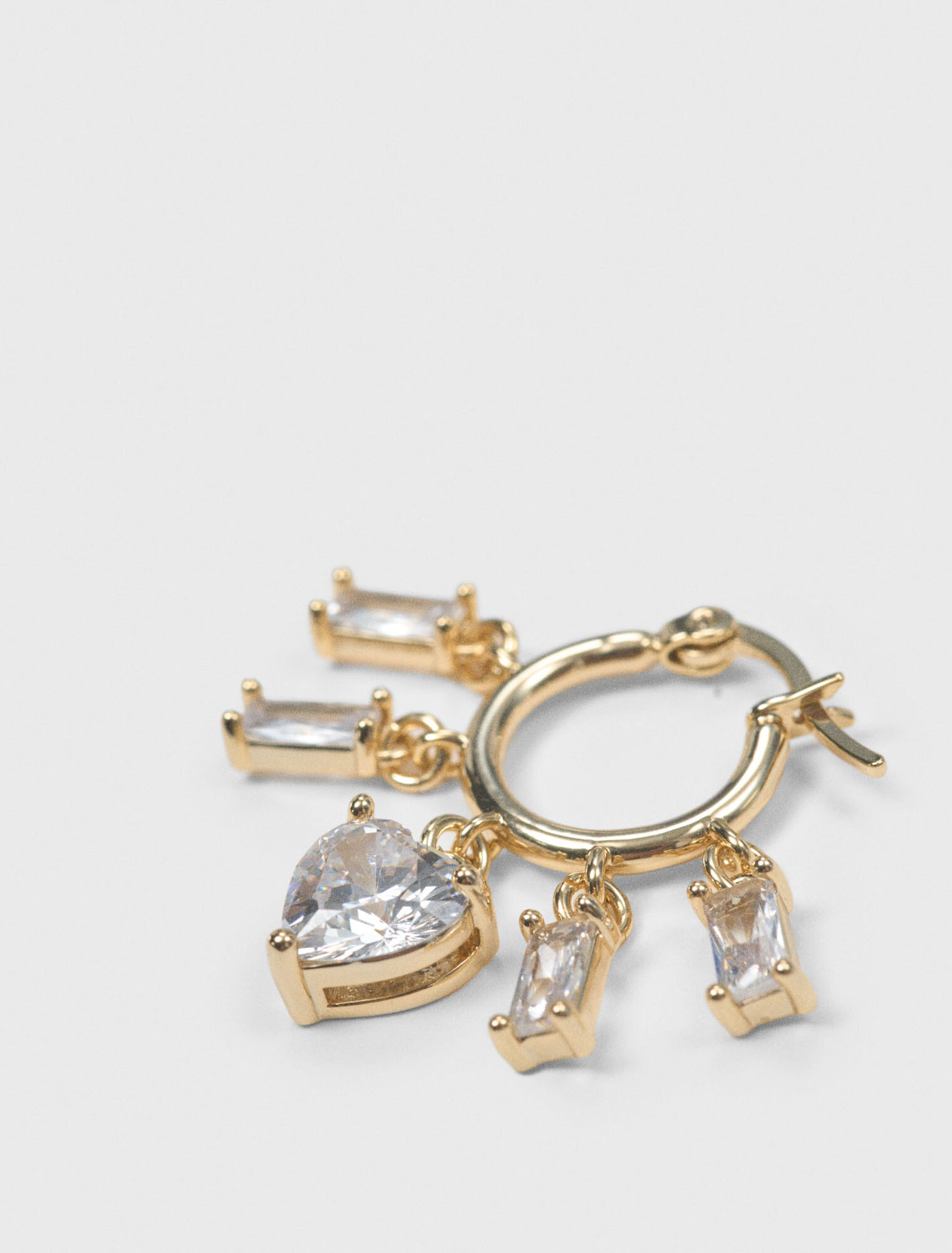 Aros dorados con abalorios estr&aacute;s