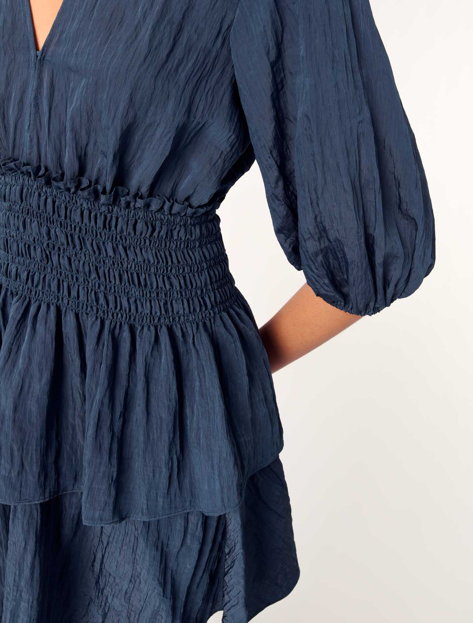 Vestido corto con volantes
