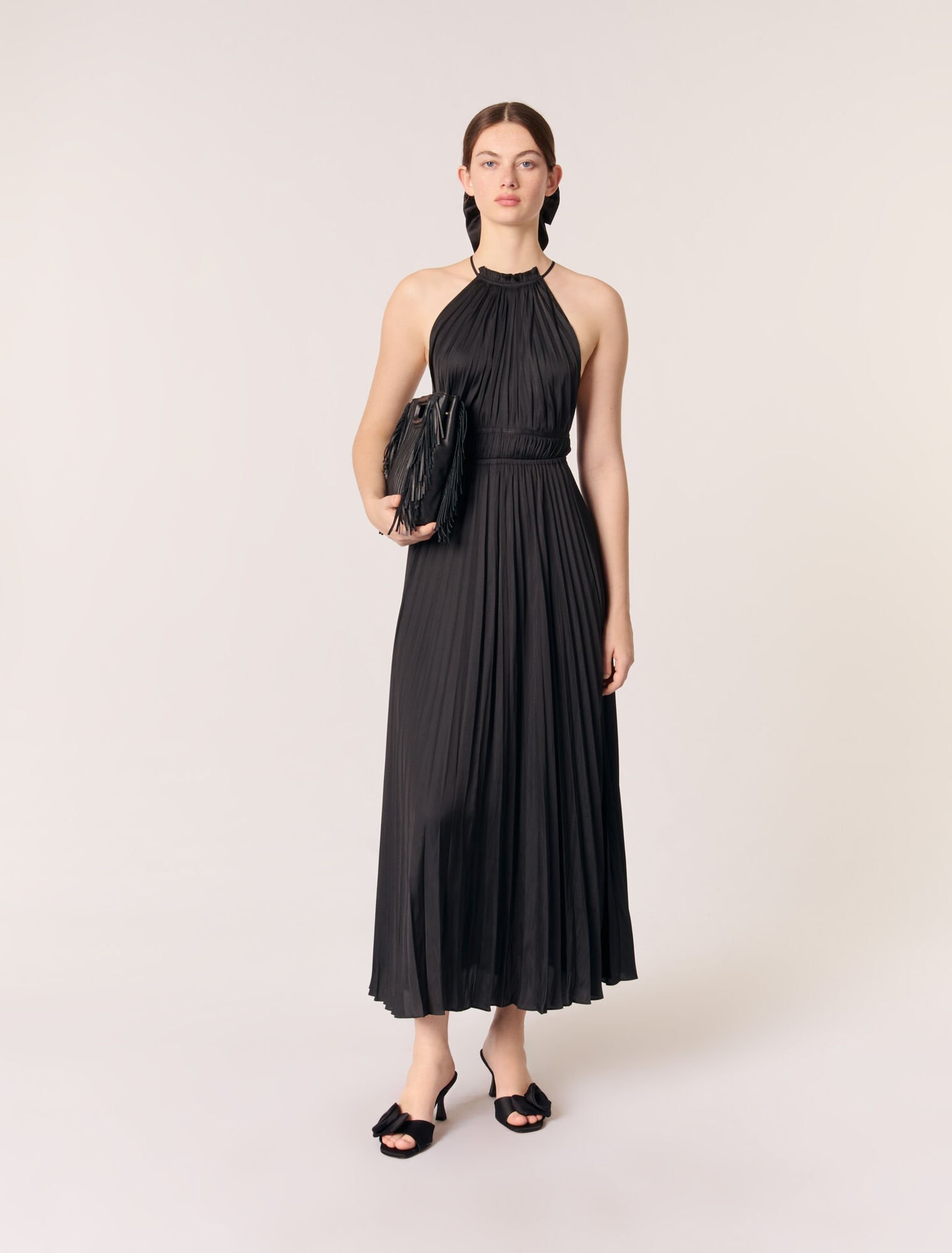 Vestido largo satinado y plisado