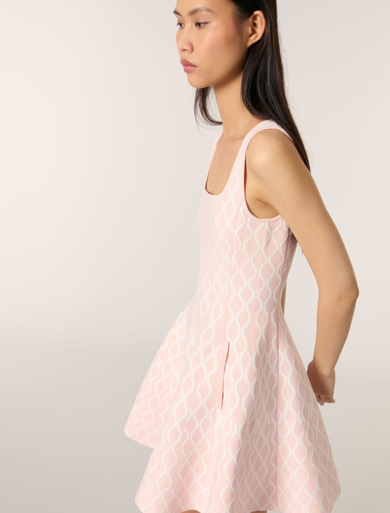 Vestido corto de punto jacquard