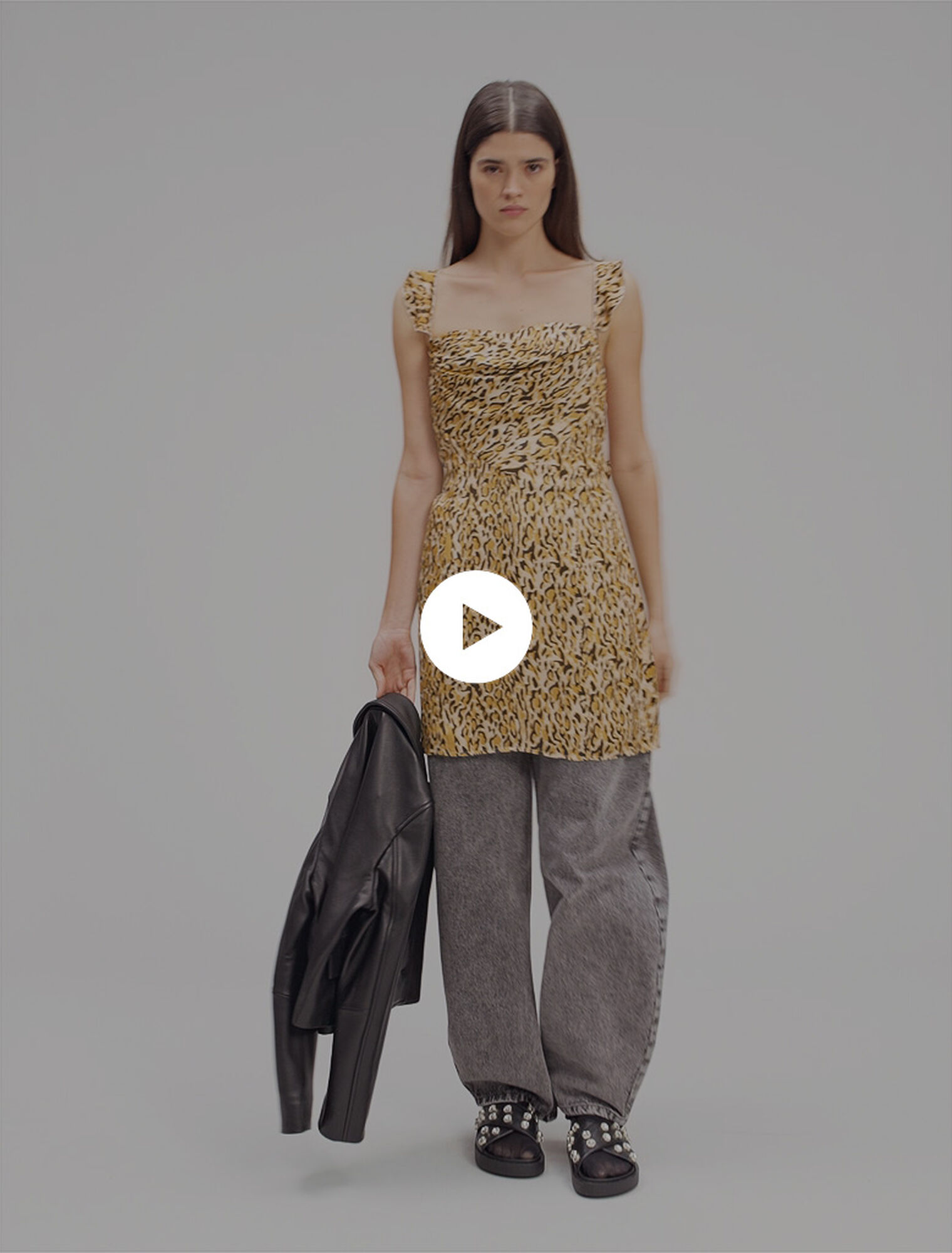 Vestido corto estampado de leopardo