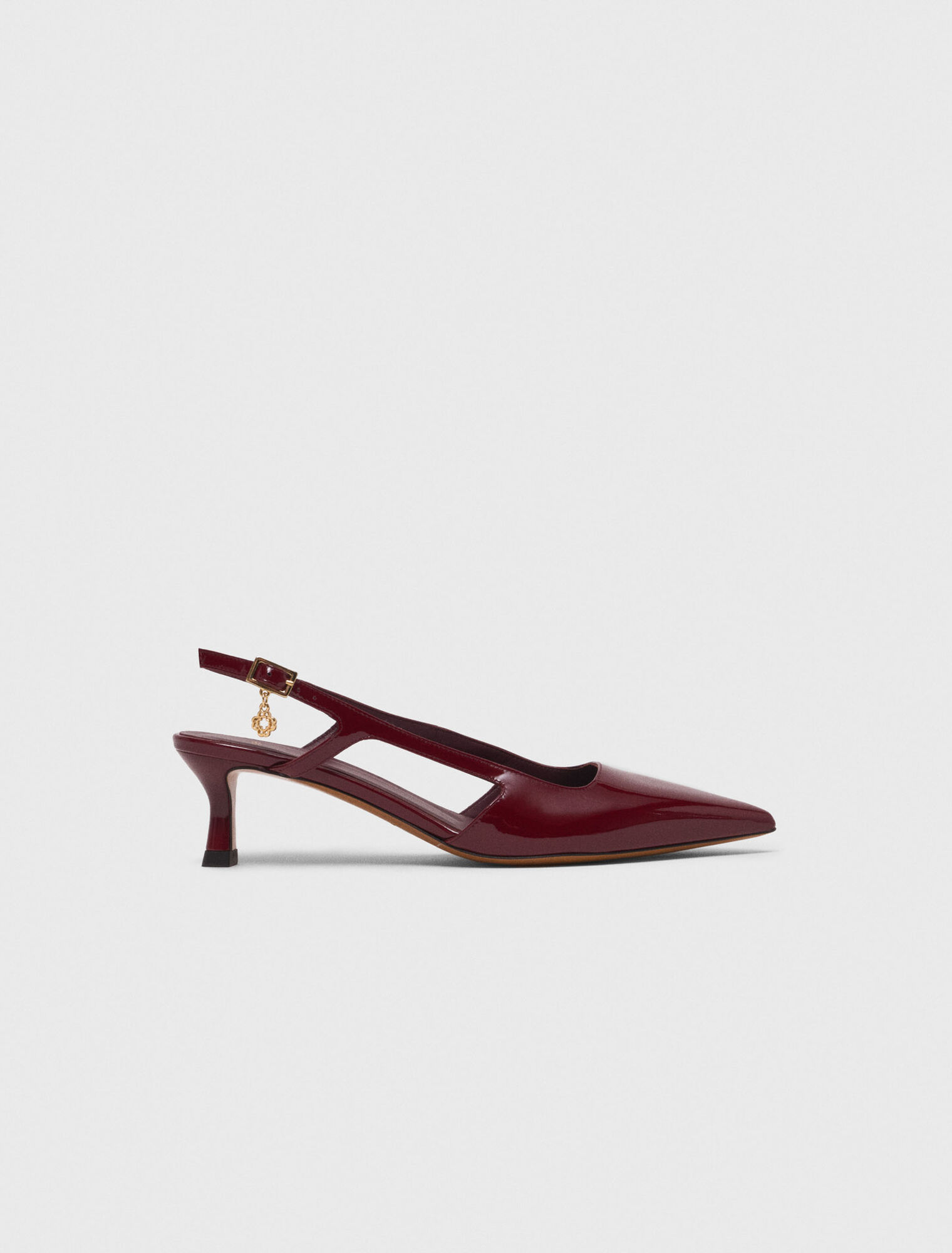 Zapato de tacón slingback de charol