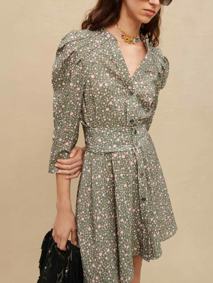 Vestido corto con mangas voluminosas